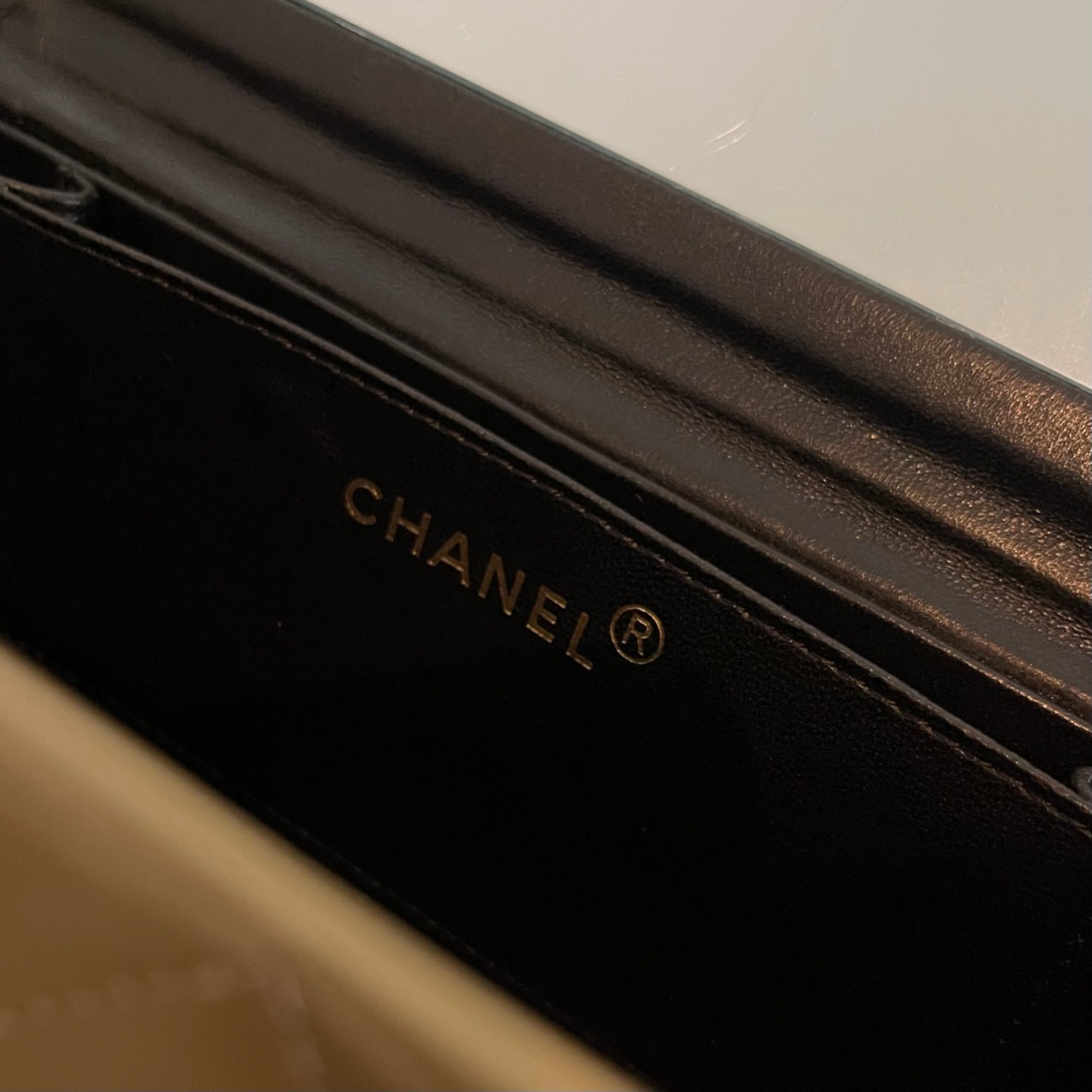 25C Long Quilted Patent Leather Vanity Case in Beige - Mocuir