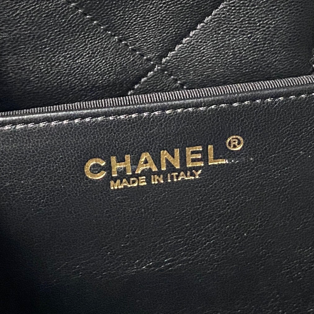 25K Large Hobo Bag (AS5846) in Black Quilted Shiny Lambskin with Light Gold-Tone Hardware - Mocuir