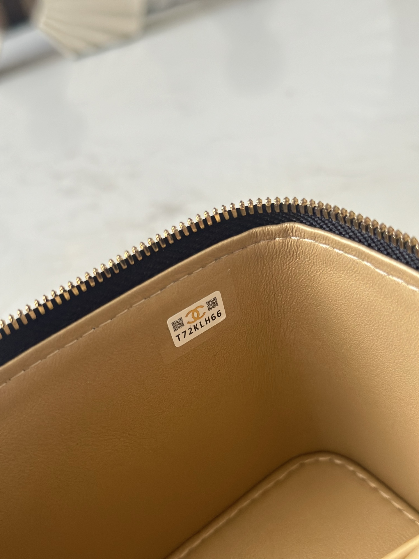 Black Lambskin Quilted Small Vanity Case with Chain (Model AP2199) - Mocuir