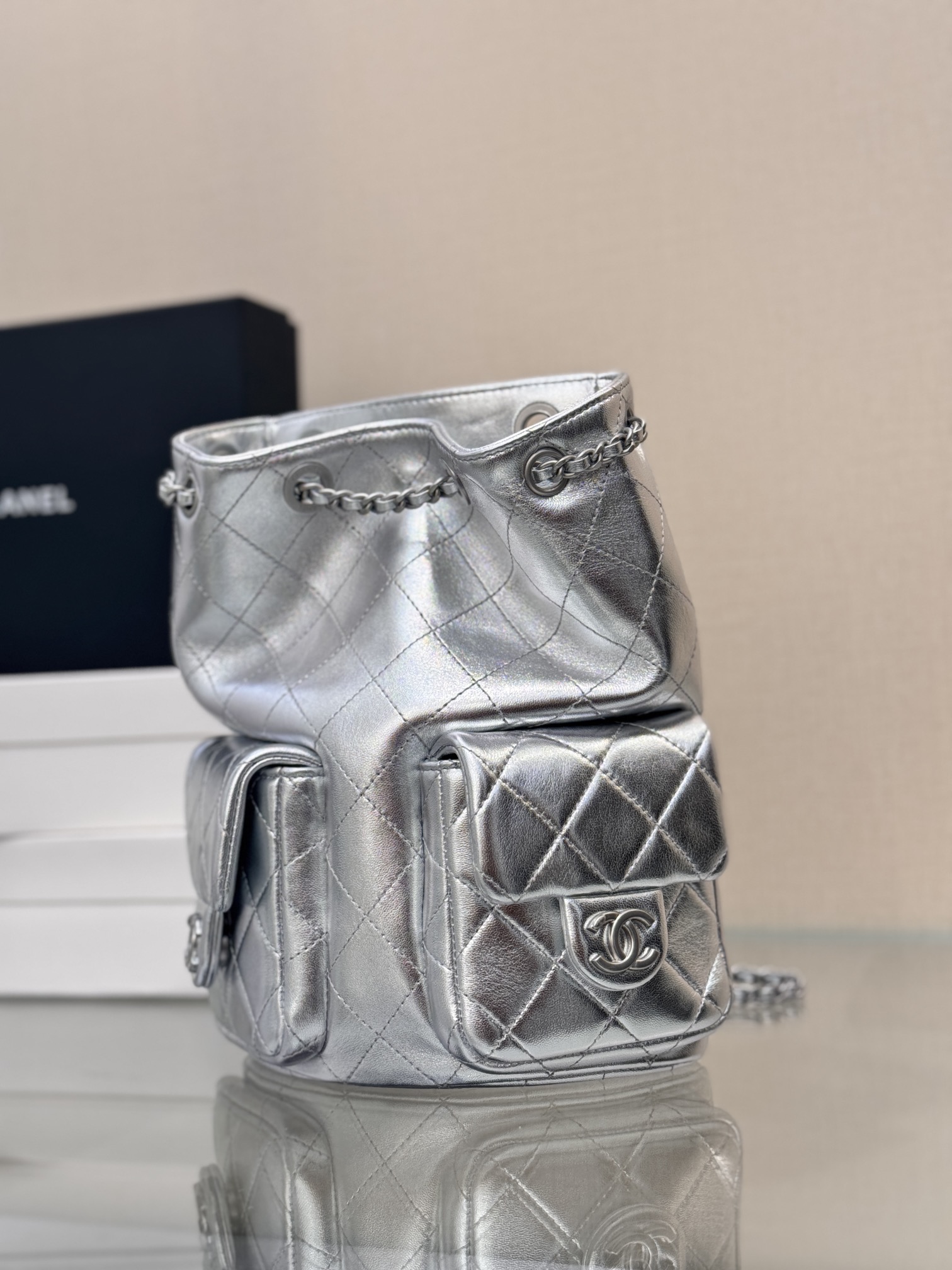 Drawstring Bucket Backpack（Metallic Silver） - Mocuir