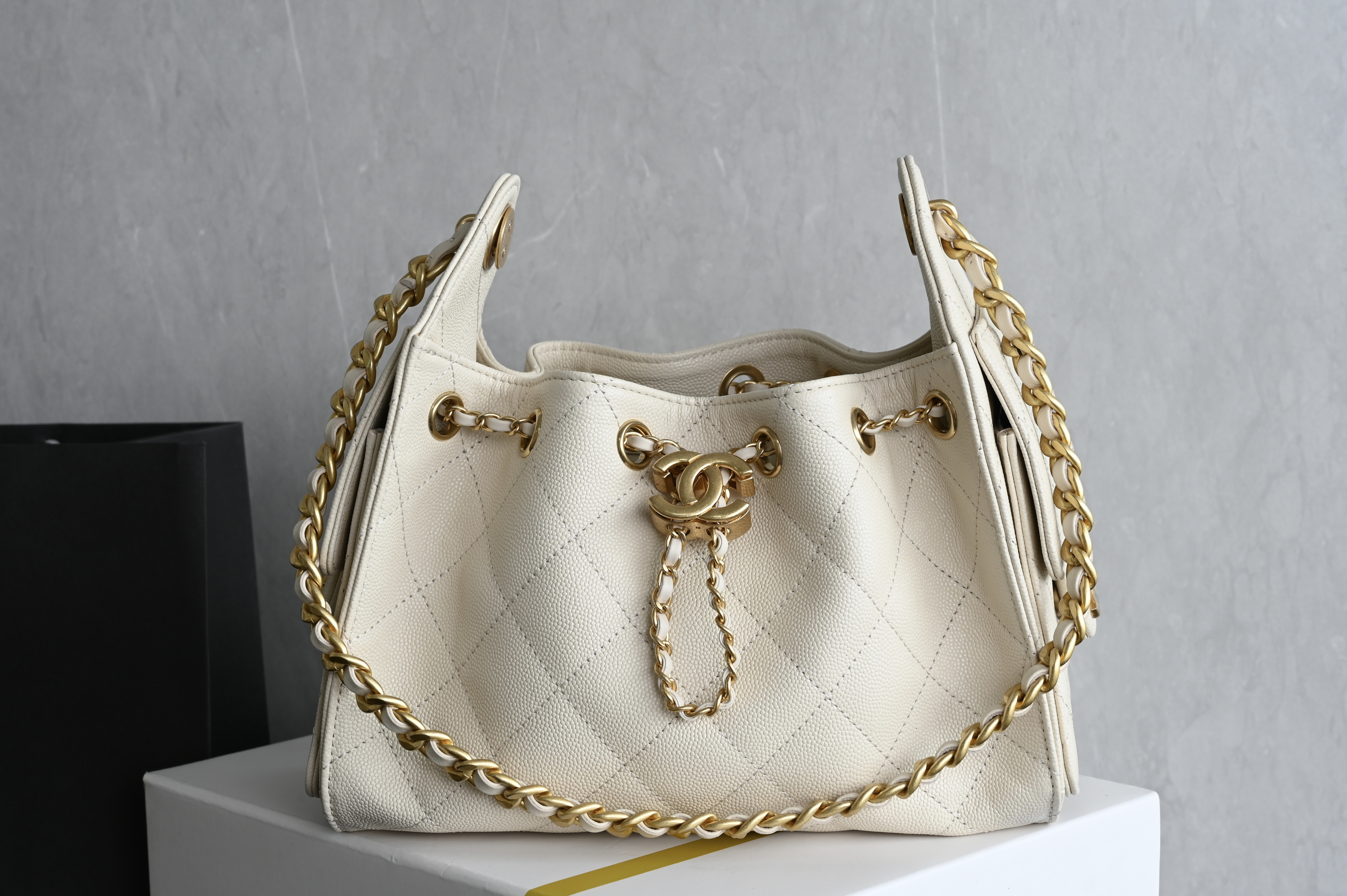 Chain Decor Hobo Bag（Ivory） - Mocuir