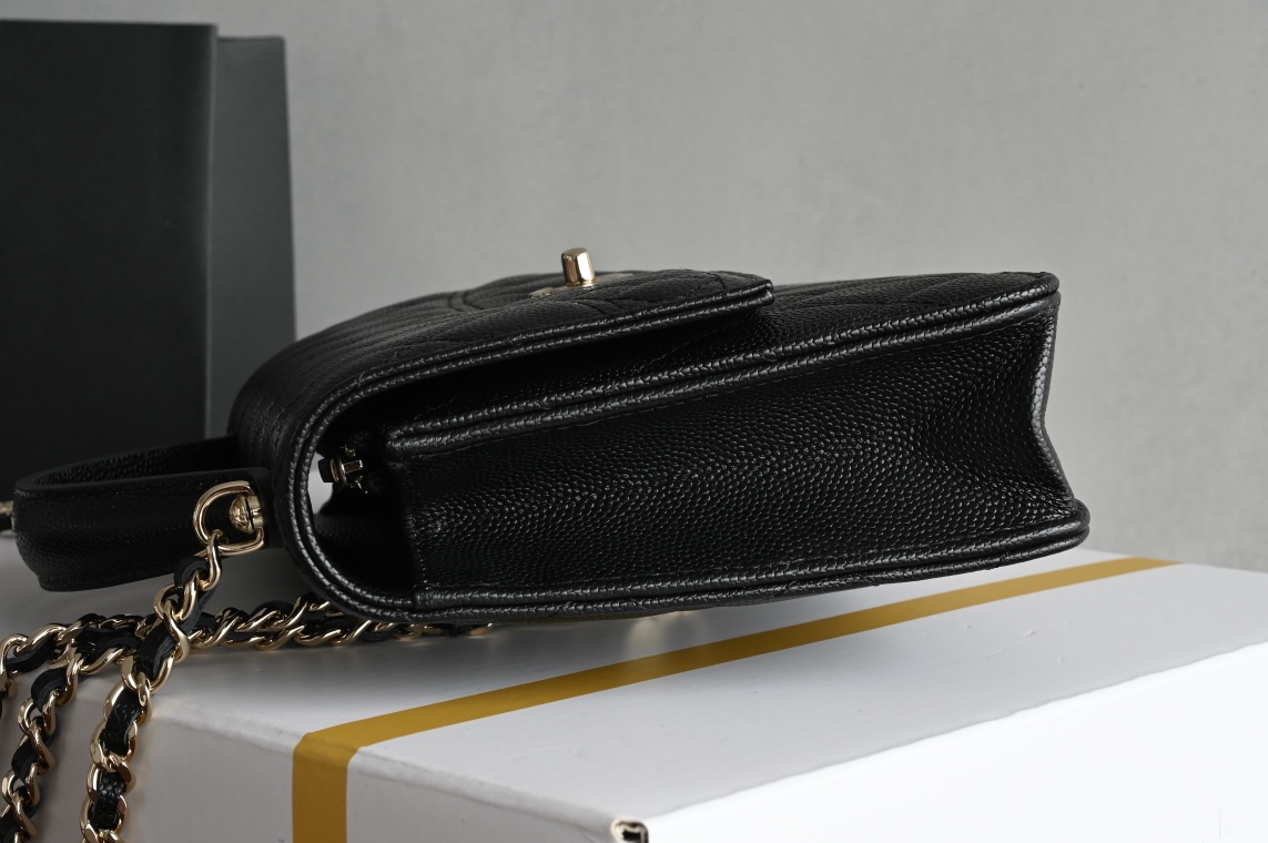 Classic Flap with Top Handle in Black Quilted Grained Calfskin (Caviar) with Light Gold-Tone Hardware - Mocuir