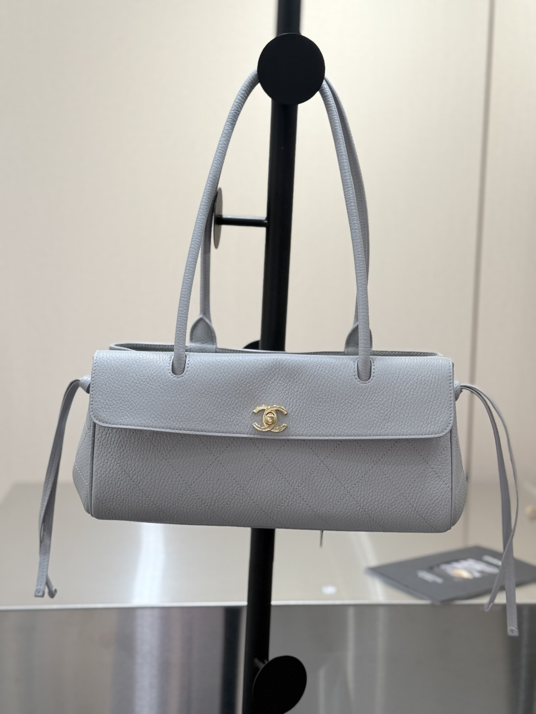 26P Cruise Preppy Coco Bowling Bag in Light Grey Caviar Leather with Gold-Tone Hardware - Mocuir