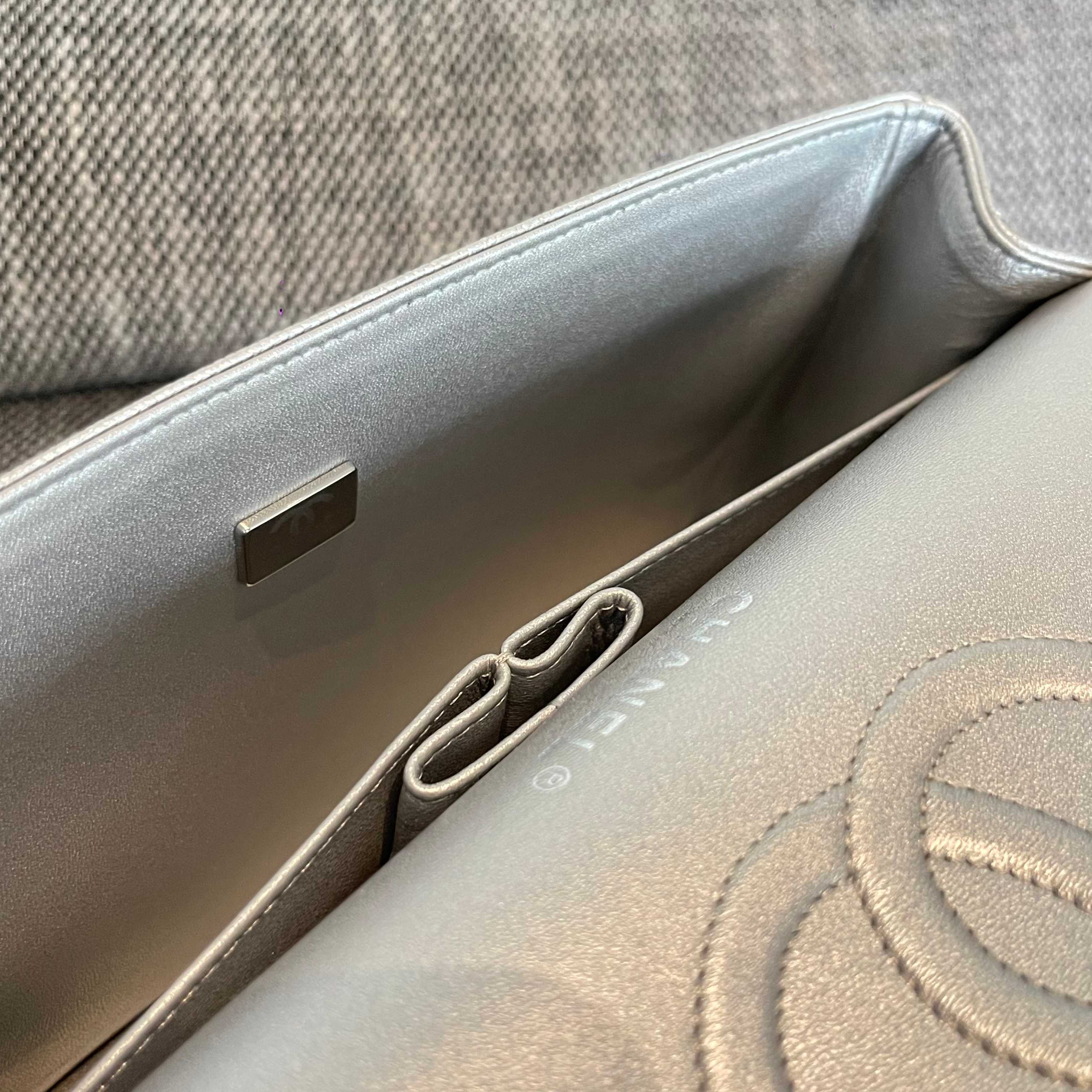 Classic Flap Bag（Caviar Leather） - Mocuir