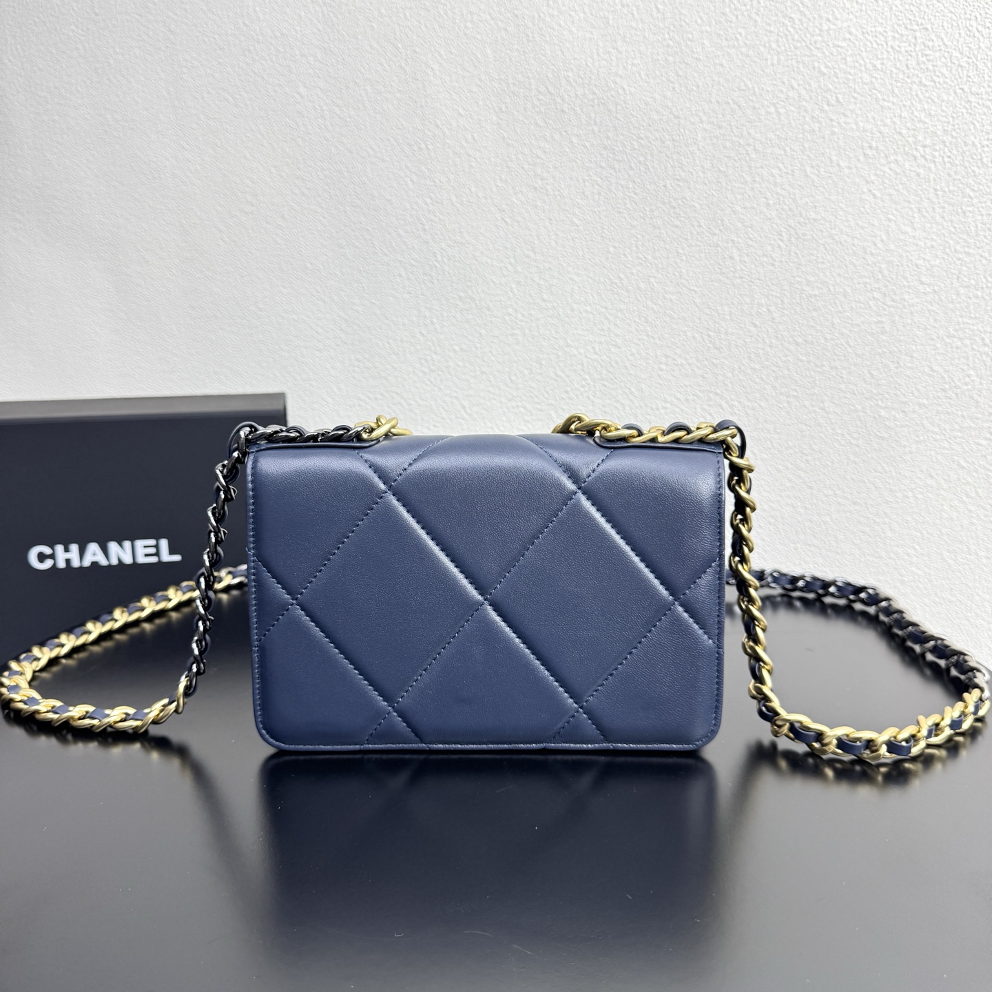 19 WOC Quilted Lambskin Shoulder Bag in Navy (Tri-Tone Hardware) - Mocuir