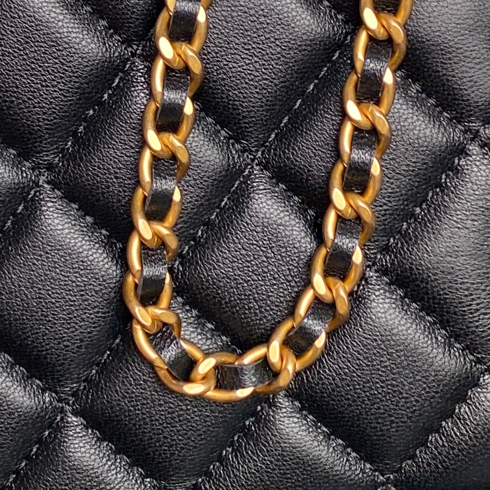 Small Vanity Case with Chain (AP3940) in Black Shiny Lambskin with Gold-Tone Hardware, 25B Fall-Winter Collection - Mocuir