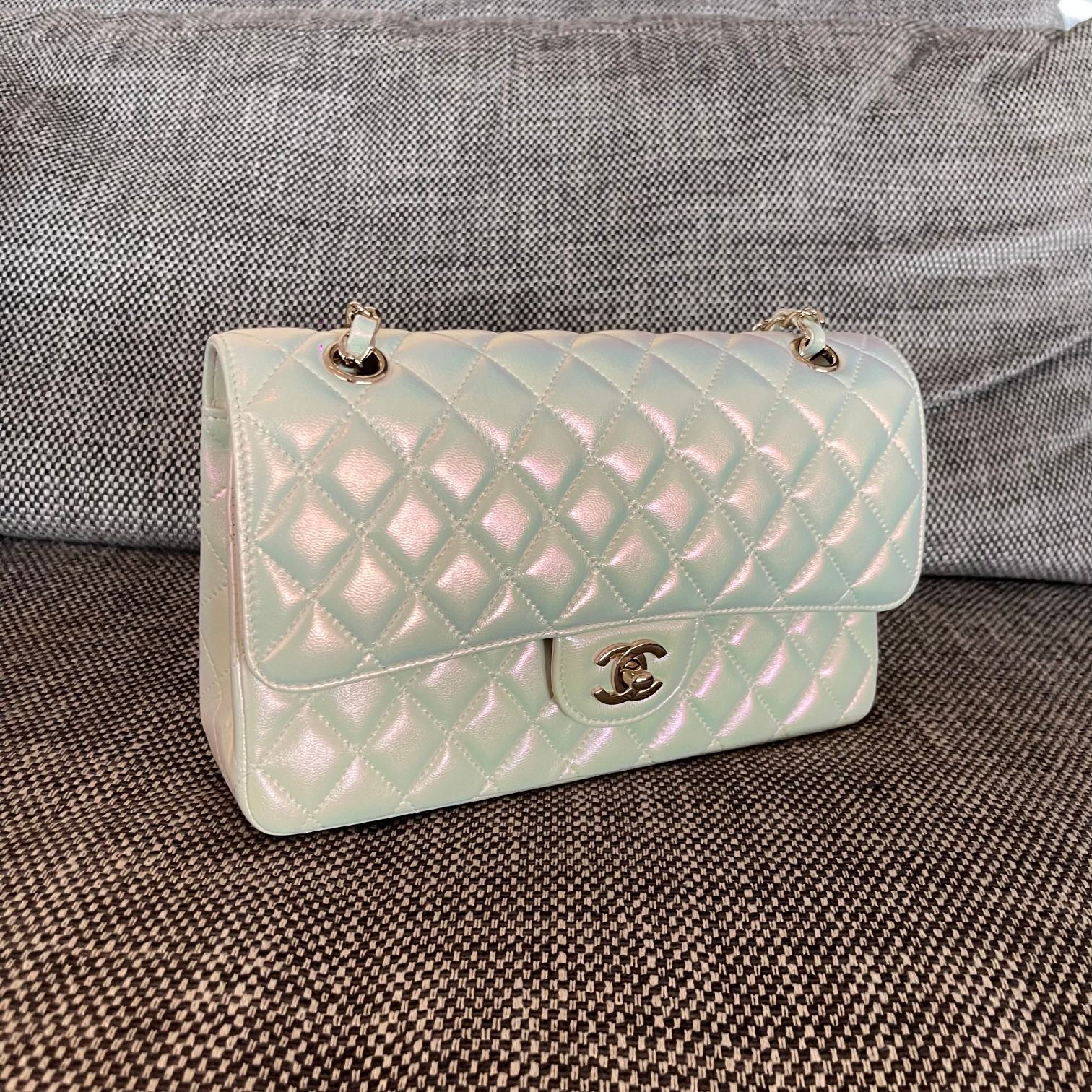 Classic Flap Bag（Pearl white/Gold logo） - Mocuir