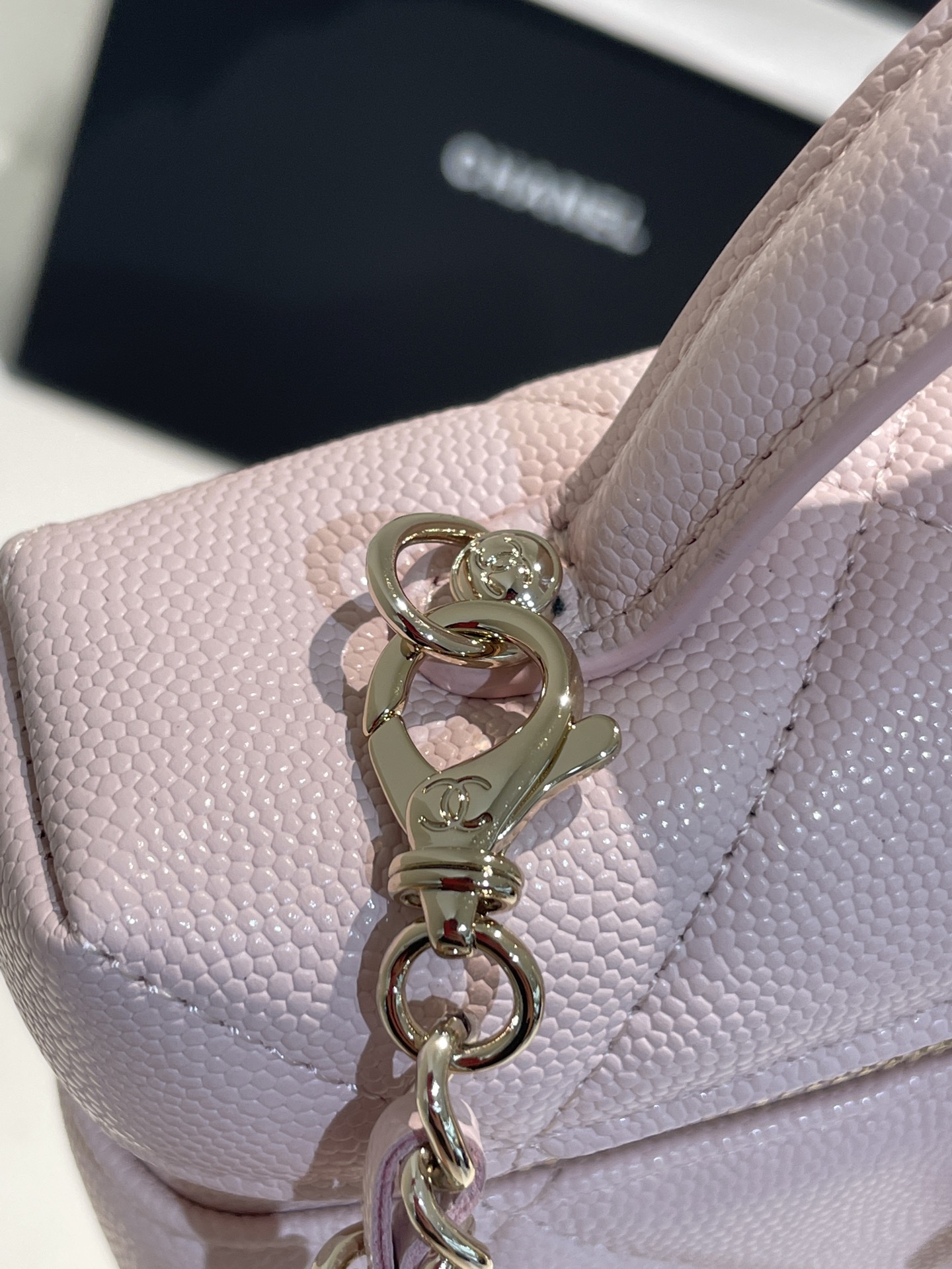 Light Pink Quilted Caviar Calfskin Vanity Case with Top Handle and Gold-Tone Chain Strap - Mocuir