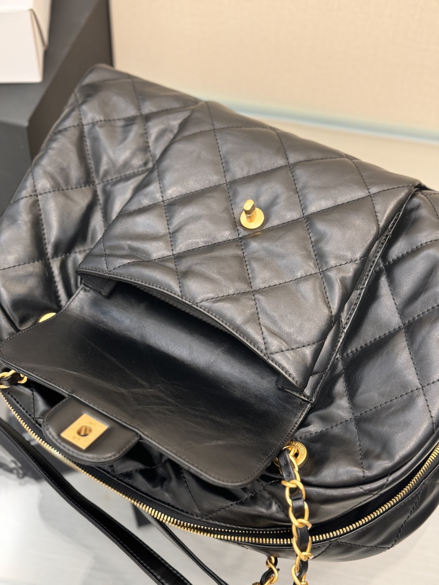 Quilted Waxed Calfskin Bowling Bag with Gold-Tone Hardware - Mocuir