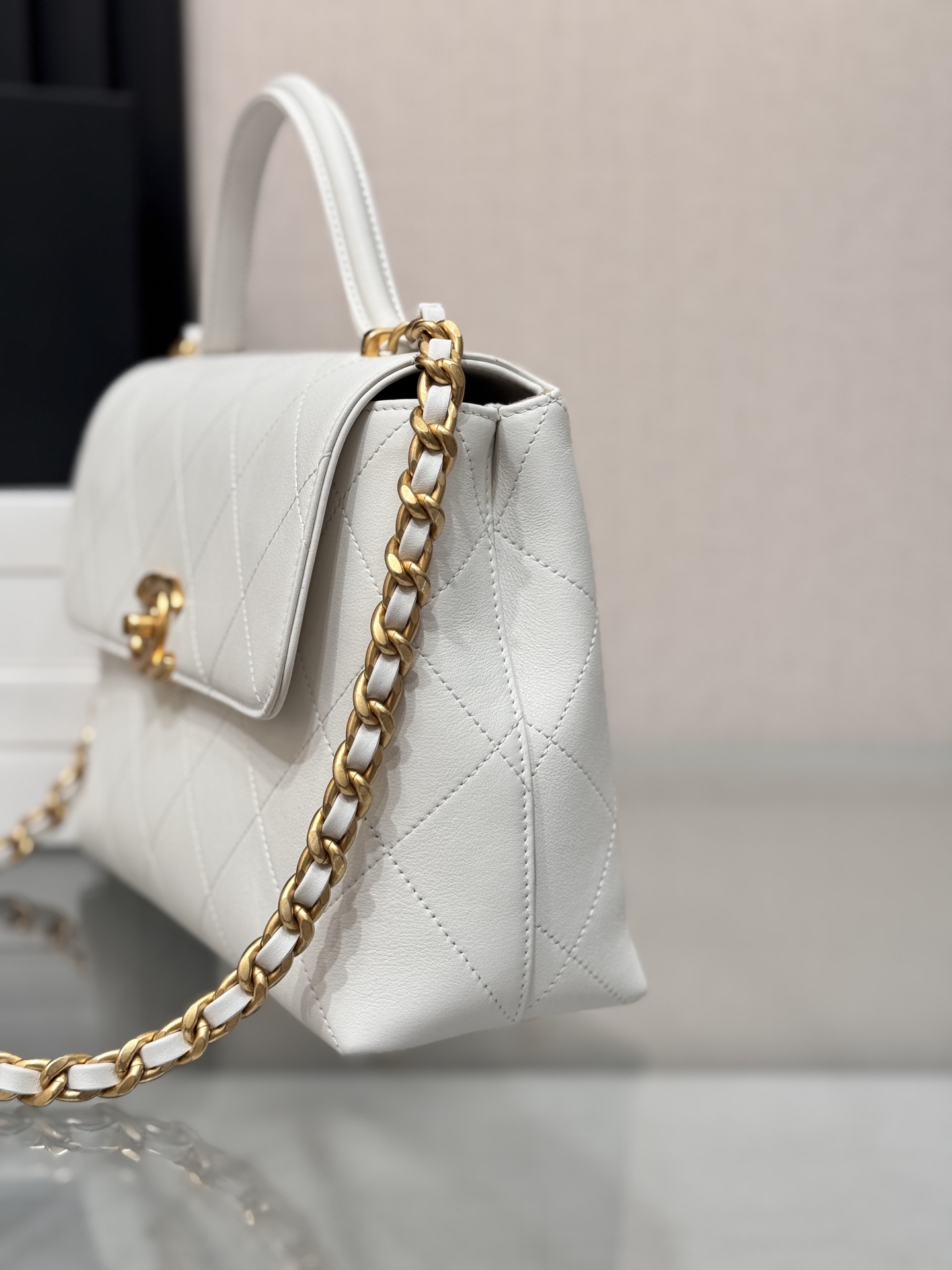 Top Handle Flap Bag (AS5212) in White Shiny Lambskin with Gold-Tone Hardware, 25P Pre-Fall Collection - Mocuir