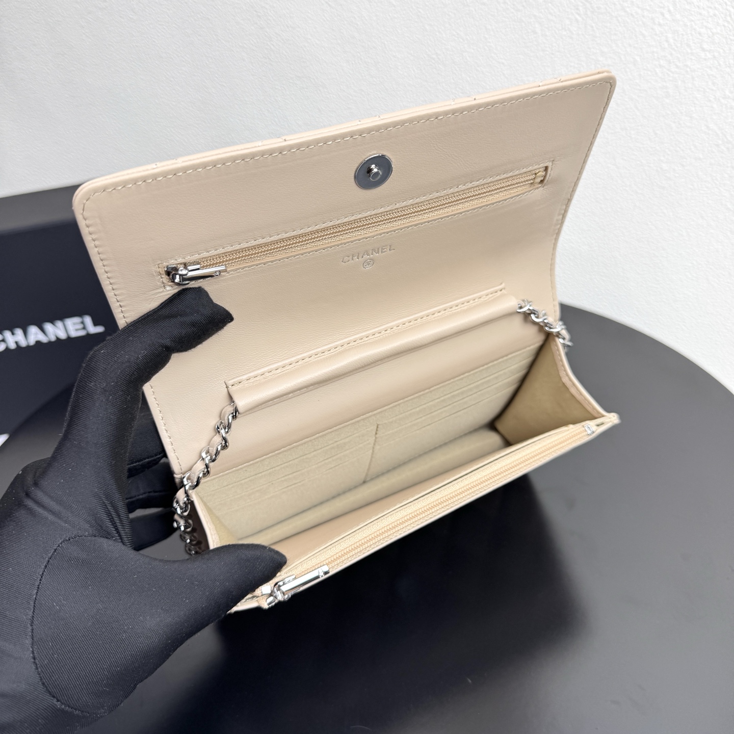 Classic Wallet on Chain（Beige） - Mocuir