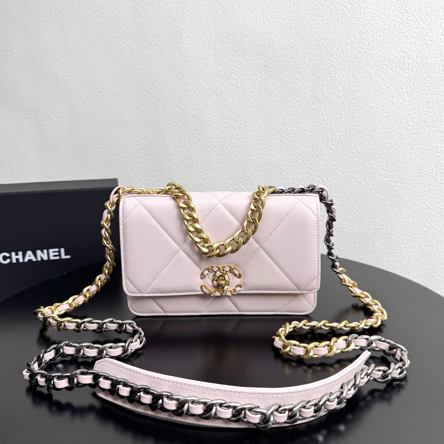 19 WOC Quilted Lambskin Shoulder Bag in Light Pink (Tri-Tone Hardware) - Mocuir