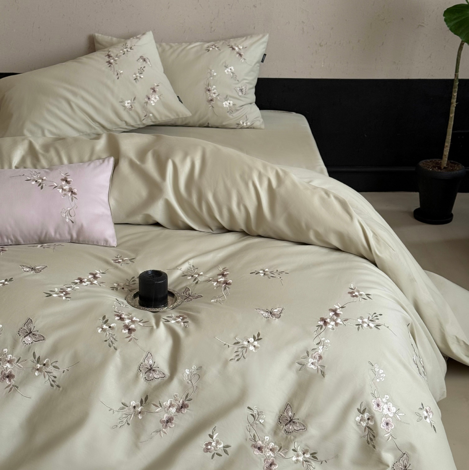 Cotton long-staple cotton four-piece cotton embroidered quilt cover bedding set of 4