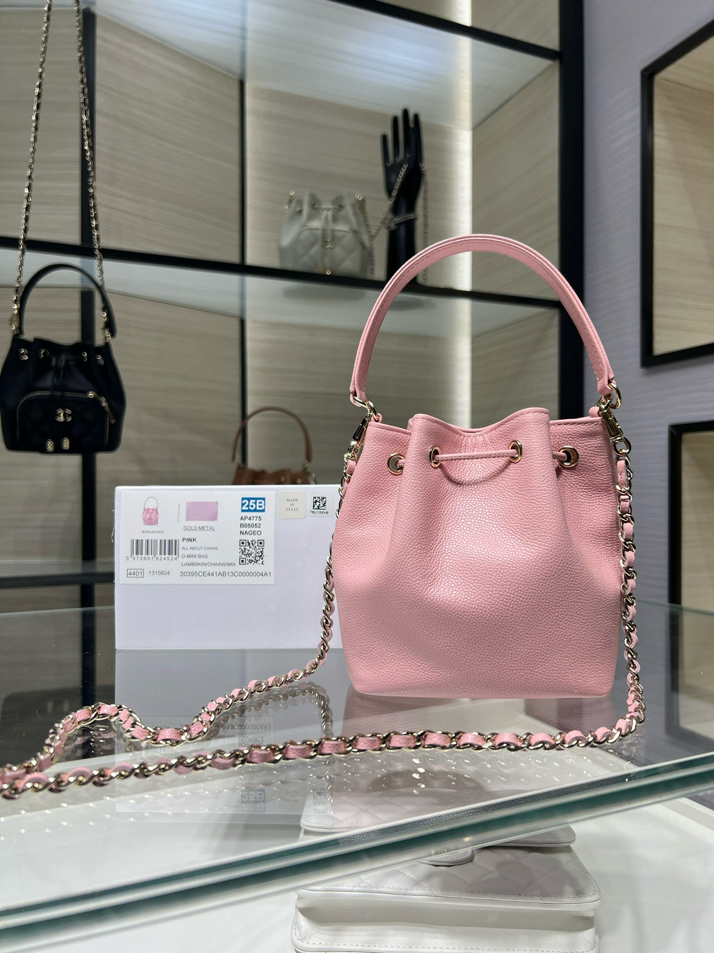 Small Drawstring Bucket Bag in Pink Quilted Grained Calfskin with Gold-Tone Metal (Model AP4775) - Mocuir