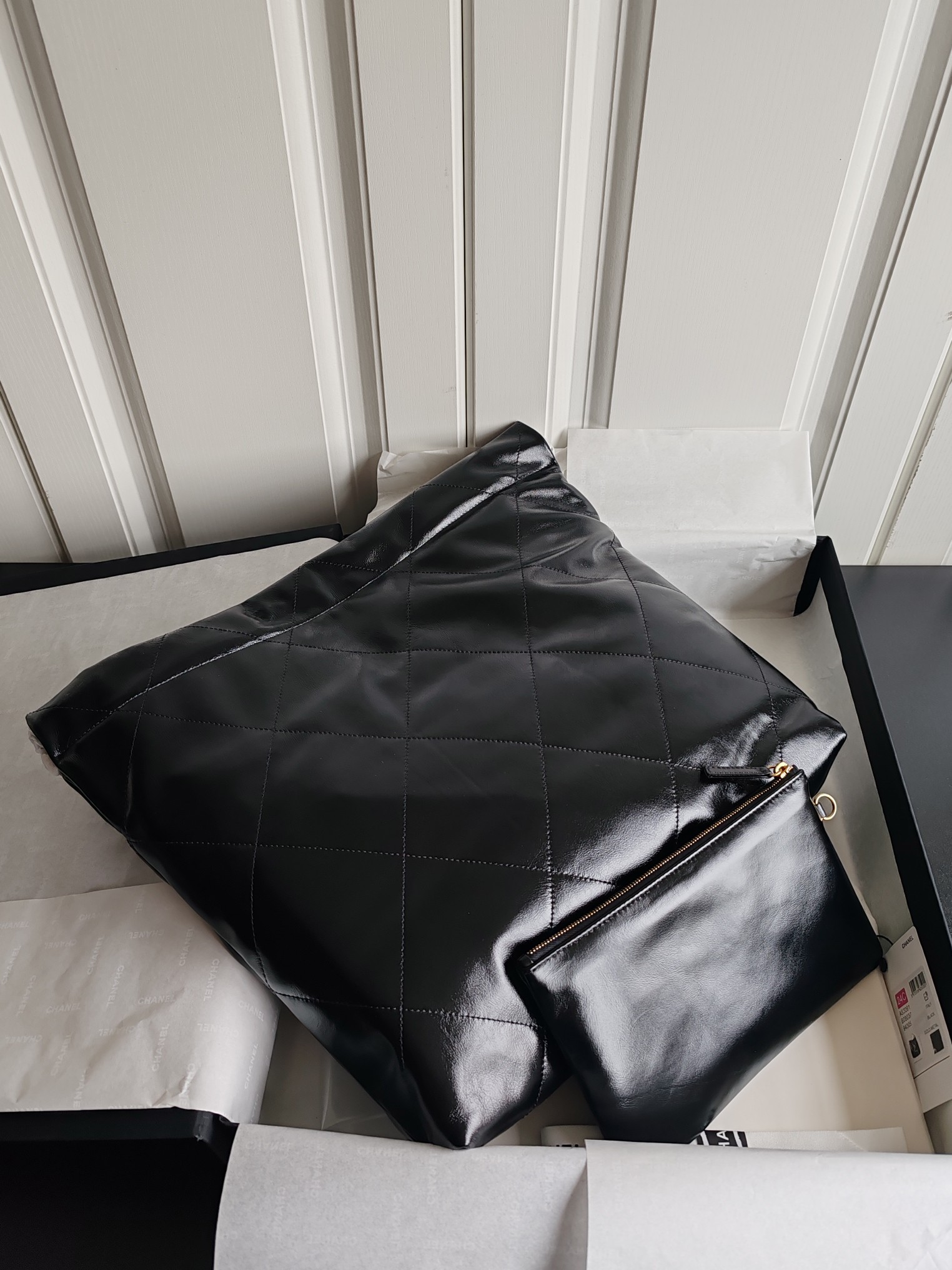 22 Bag (AS3260) in Black Shiny Calfskin with Gold-Tone Hardware, 24C Collection - Mocuir