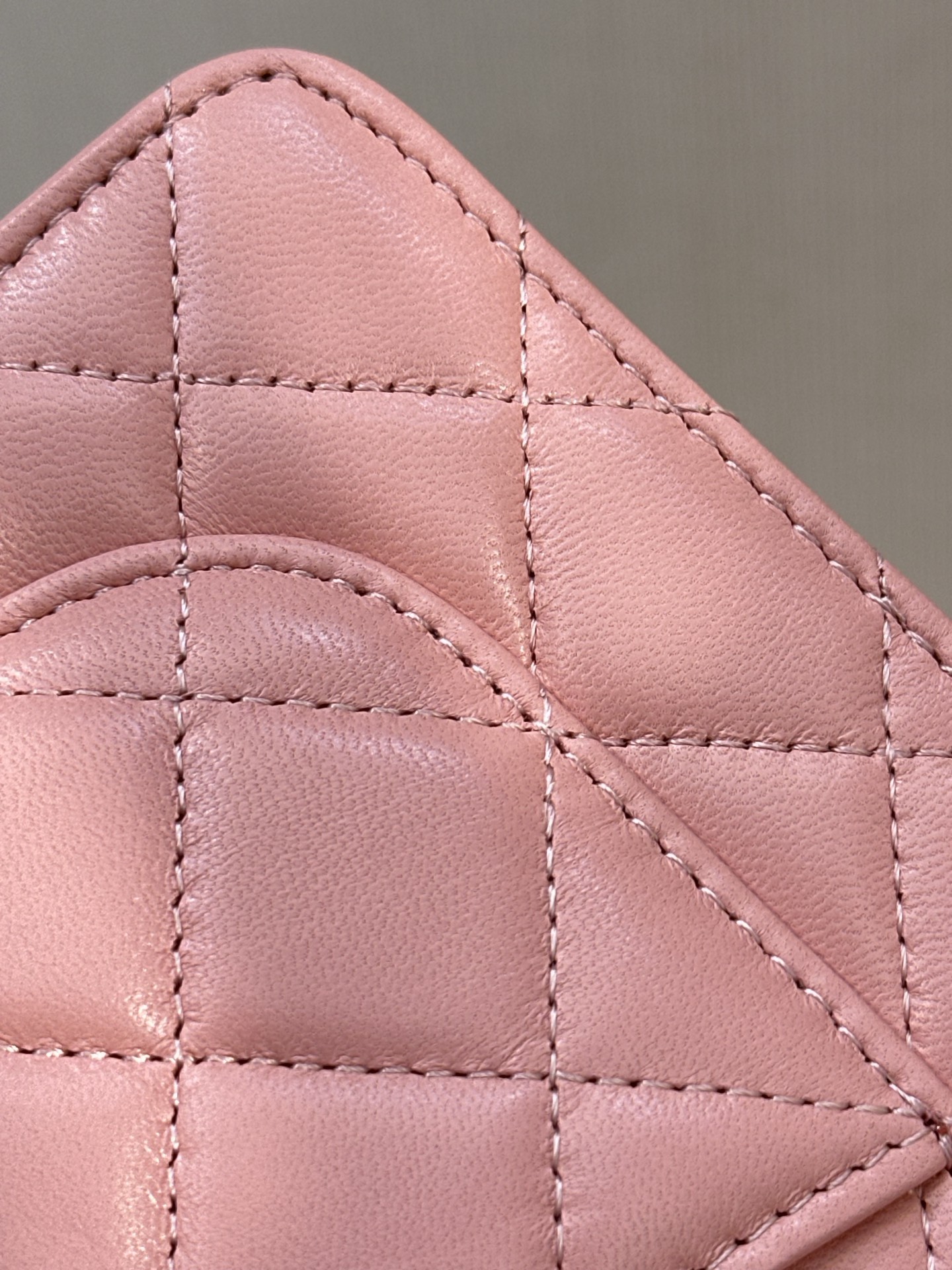 Classic Quilted Lambskin Wallet on Chain in Light Pink (Gold Hardware) - Mocuir
