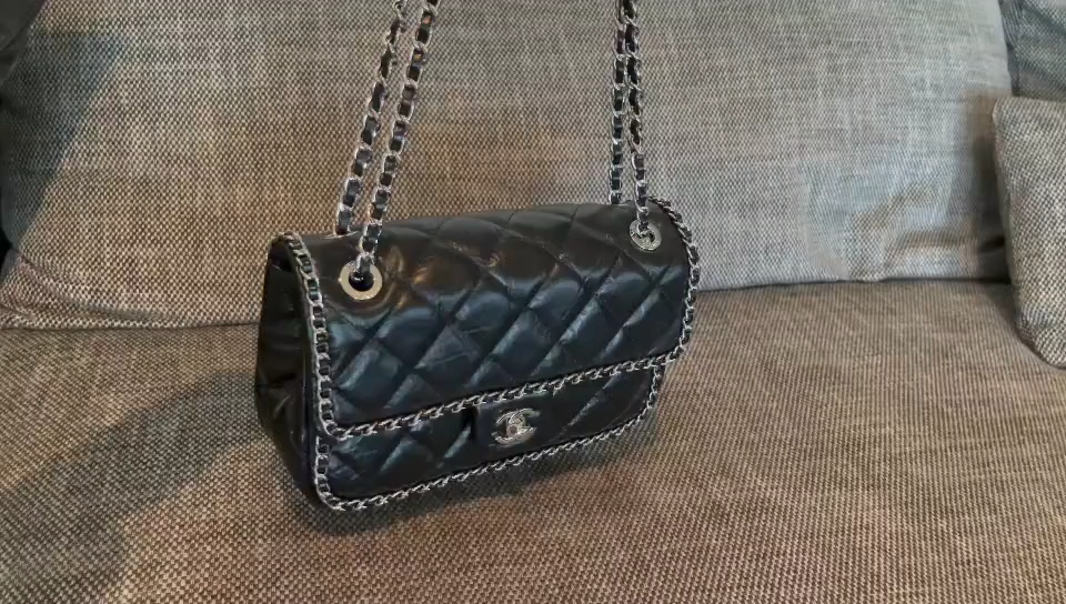 Black Quilted Glazed Calfskin Flap Handbag with Silver-Tone Chain Trim and Turnlock Hardware - Mocuir