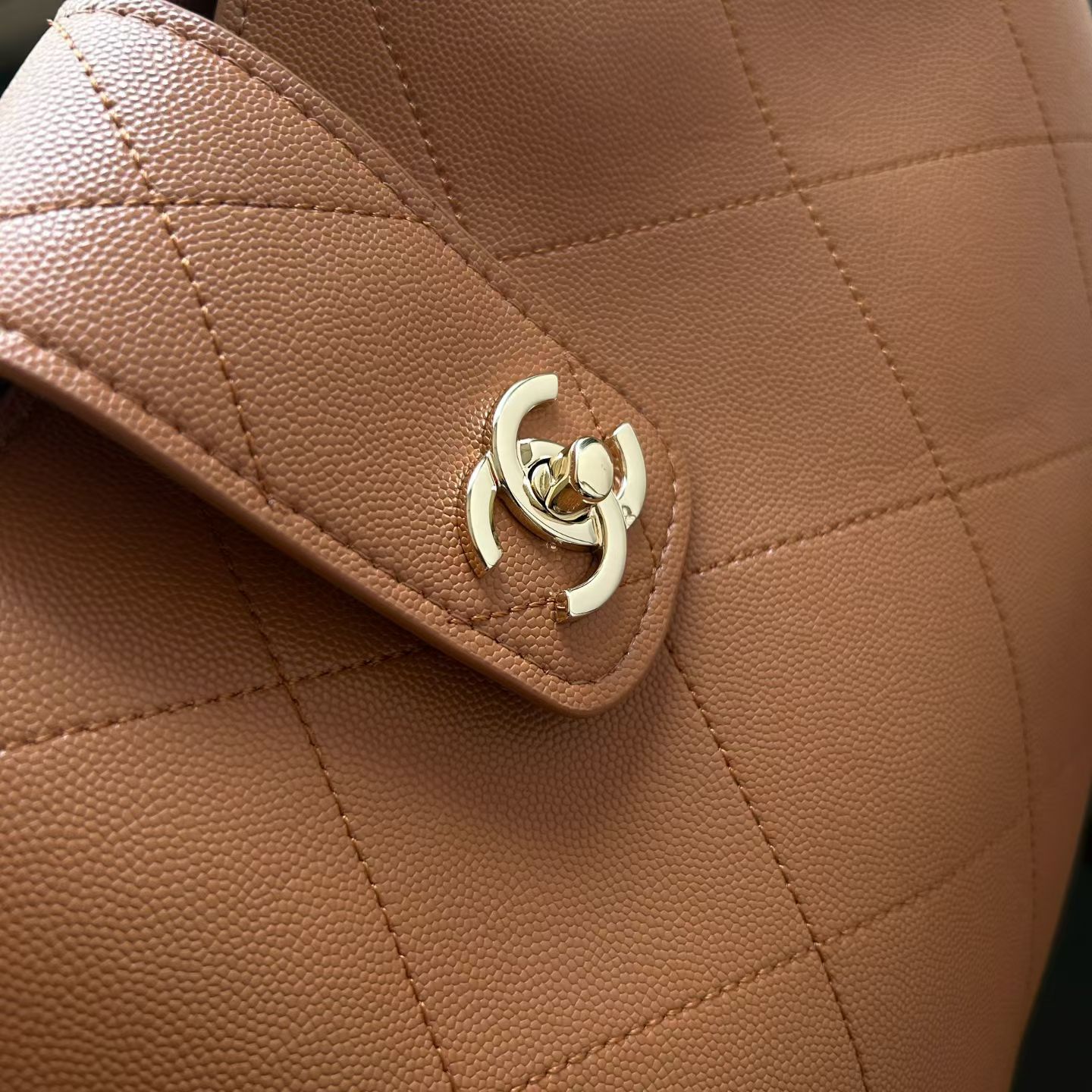 25K Caramel Quilted Caviar Leather Tote Handbag with Gold-Tone Hardware - Mocuir