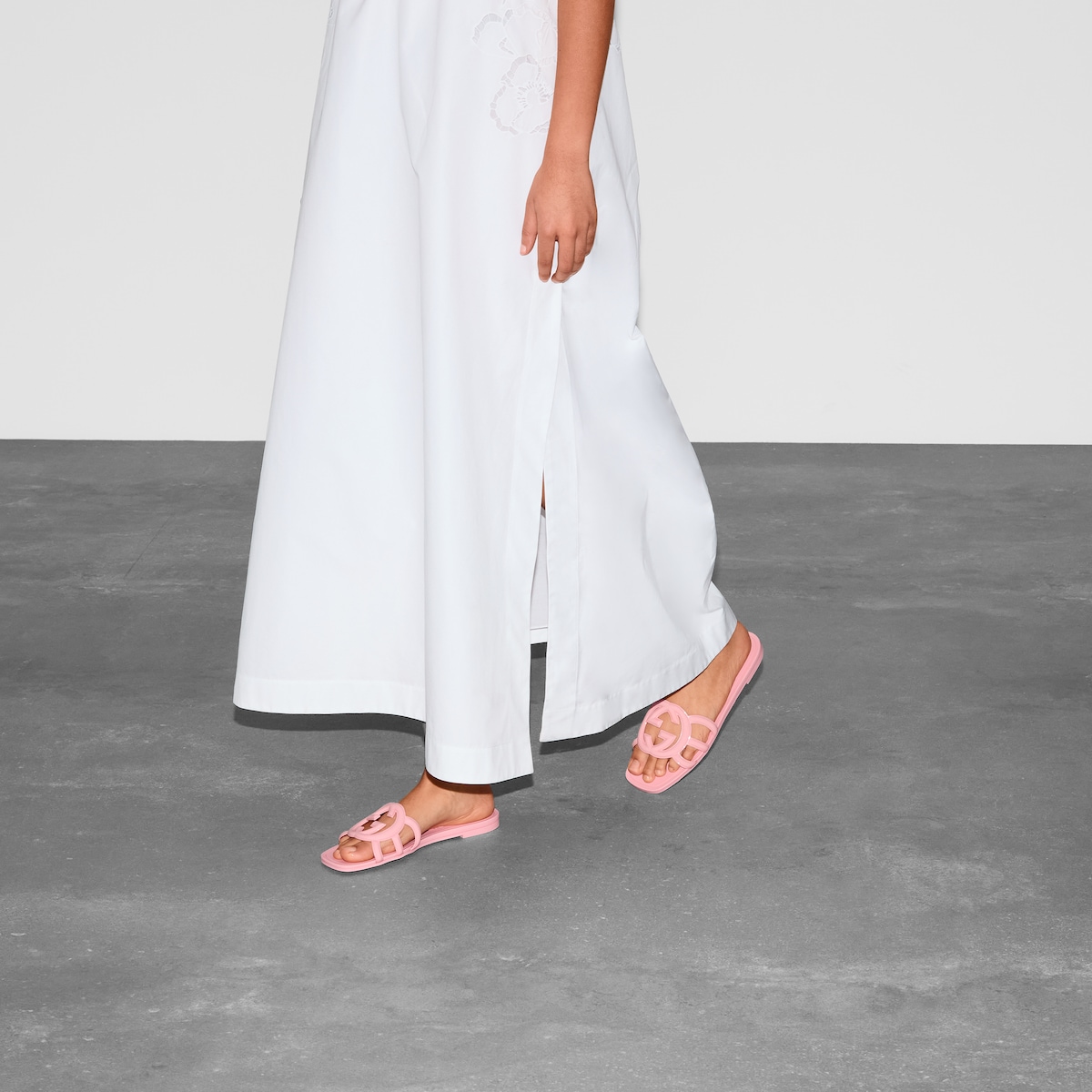 Womens Interlocking G slide sandal