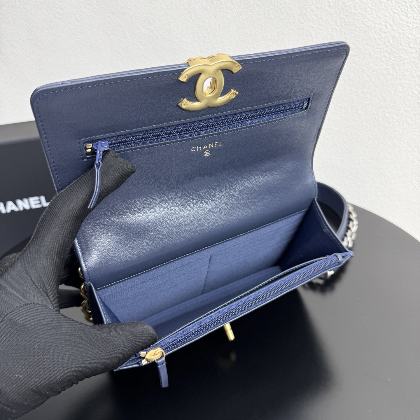 19 WOC Quilted Lambskin Shoulder Bag in Navy (Tri-Tone Hardware) - Mocuir