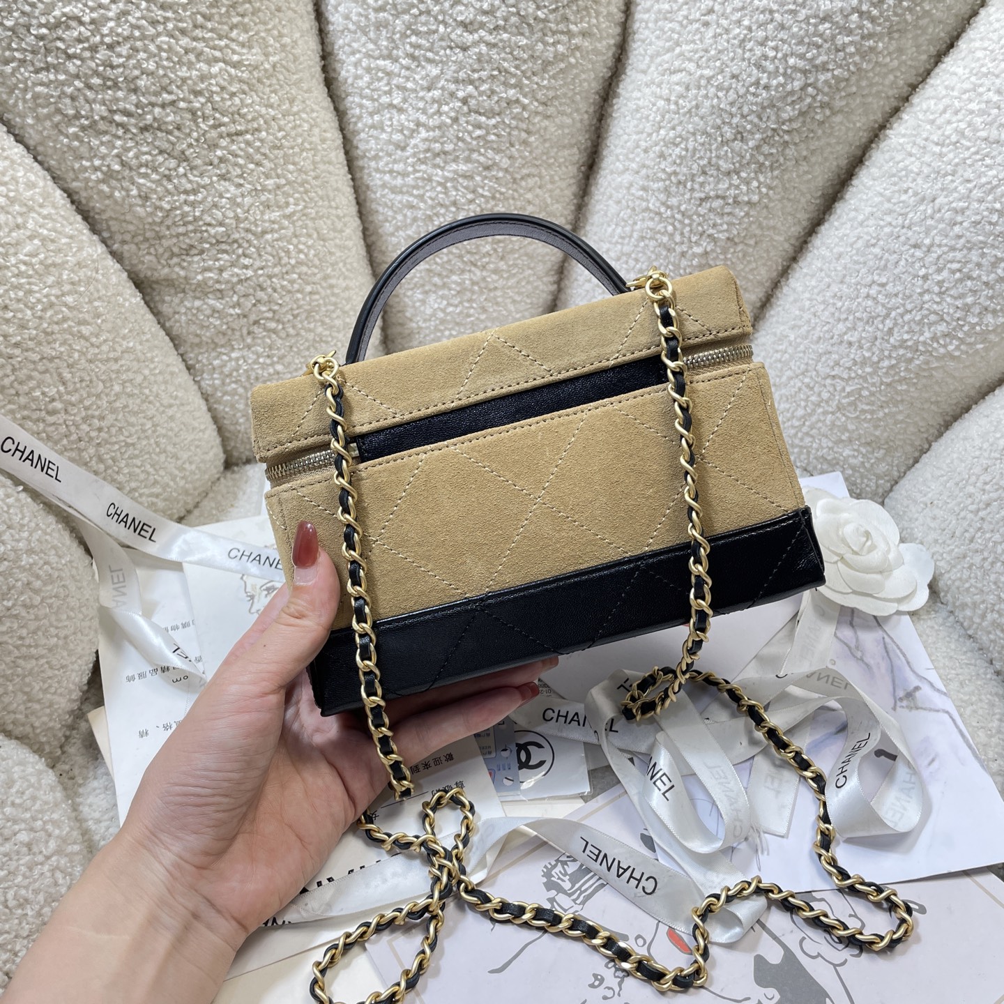 26S Slim Vanity Case with Chain in Beige Suede & Black Lambskin with Gold-Tone Hardware - Mocuir