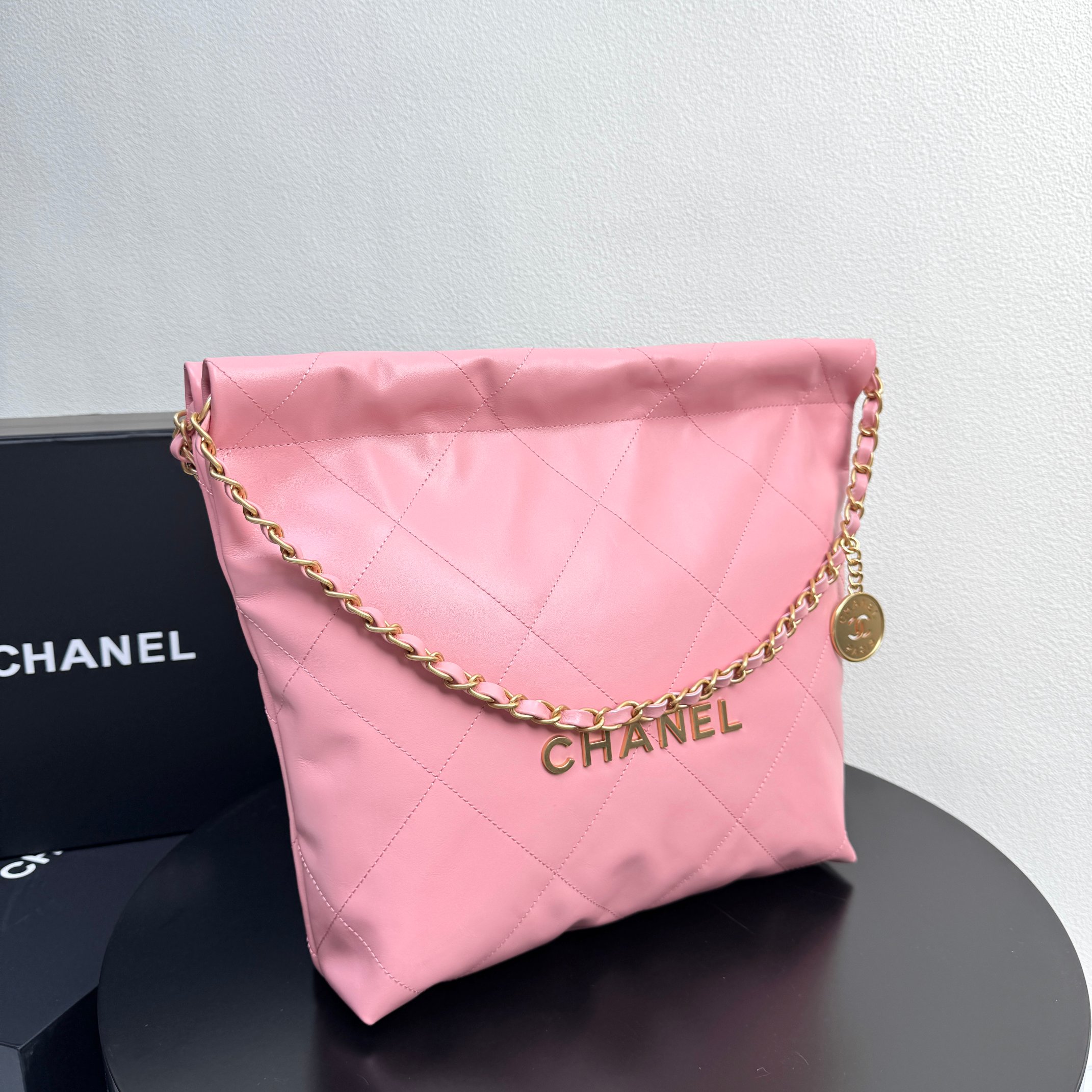 22 Bag Quilted Shiny Calfskin in Light Pink (Gold Hardware) - Mocuir