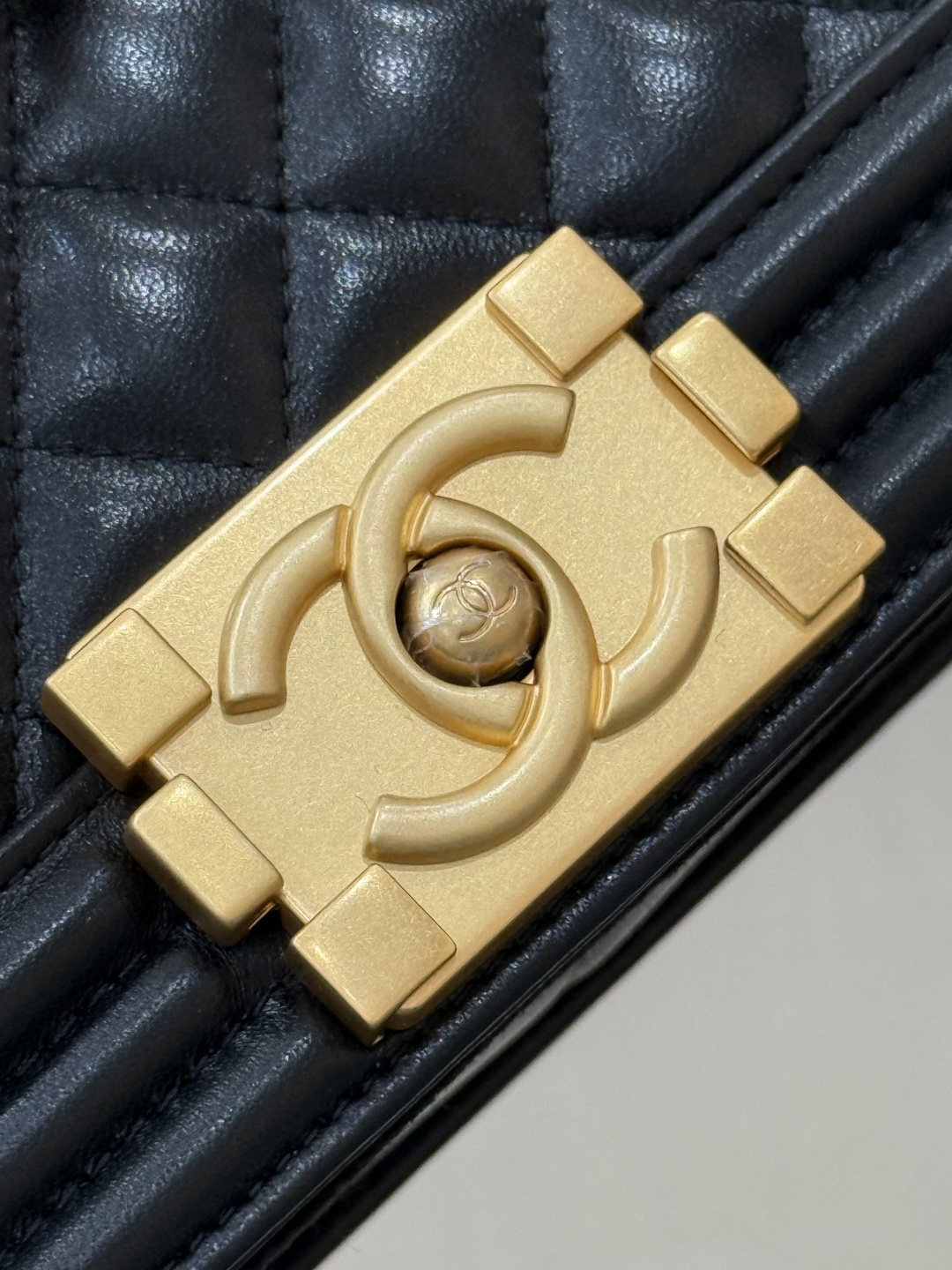 Medium Le Boy Flap Bag（Gold） - Mocuir