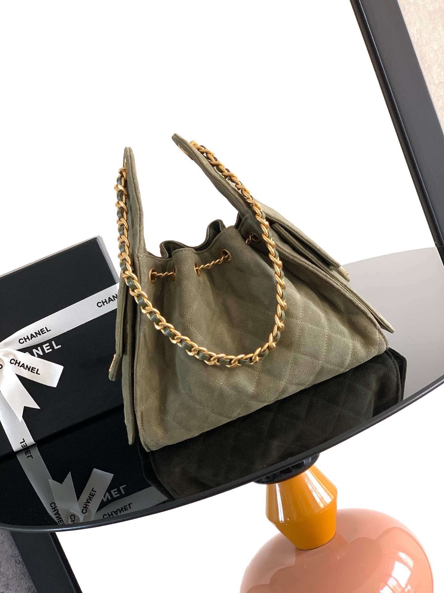 25 Bag Small Hobo in Olive Green Suede with Gold-Tone Hardware - Mocuir