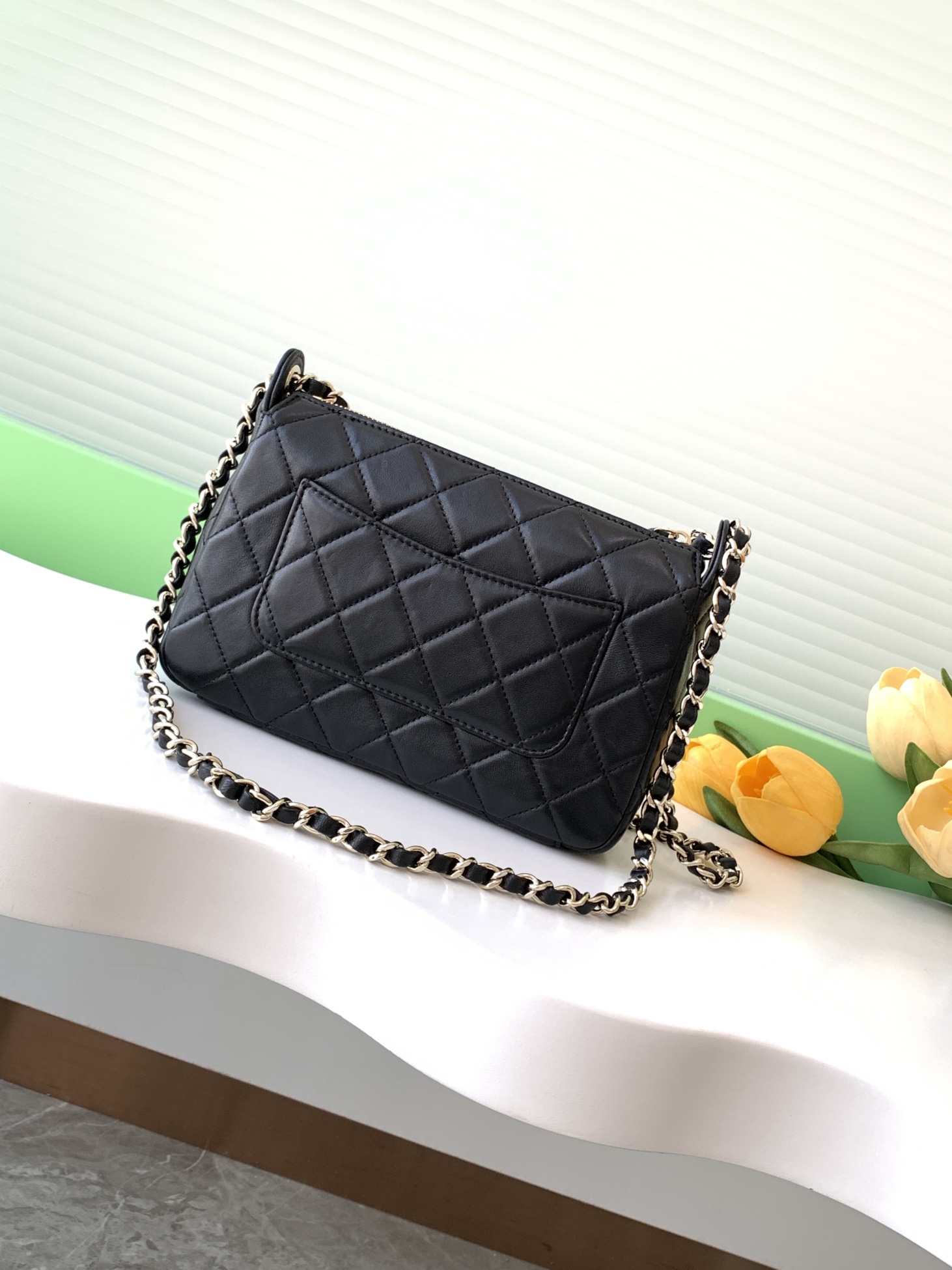 25C Cruise Camera Bag in Black Crinkled Lambskin - Mocuir