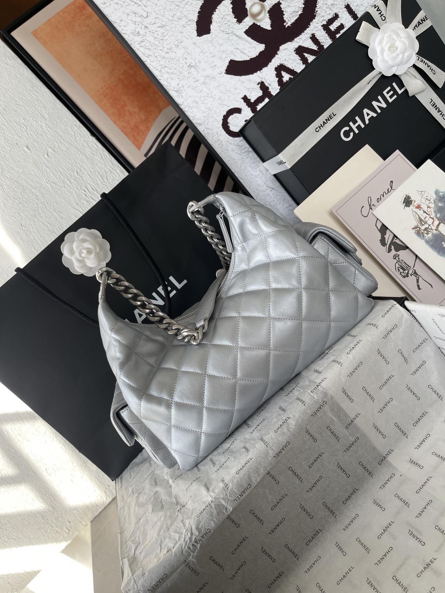 25C Multi-Pocket Hobo Bag in Metallic Silver Quilted Lambskin with Silver-Tone Hardware - Mocuir