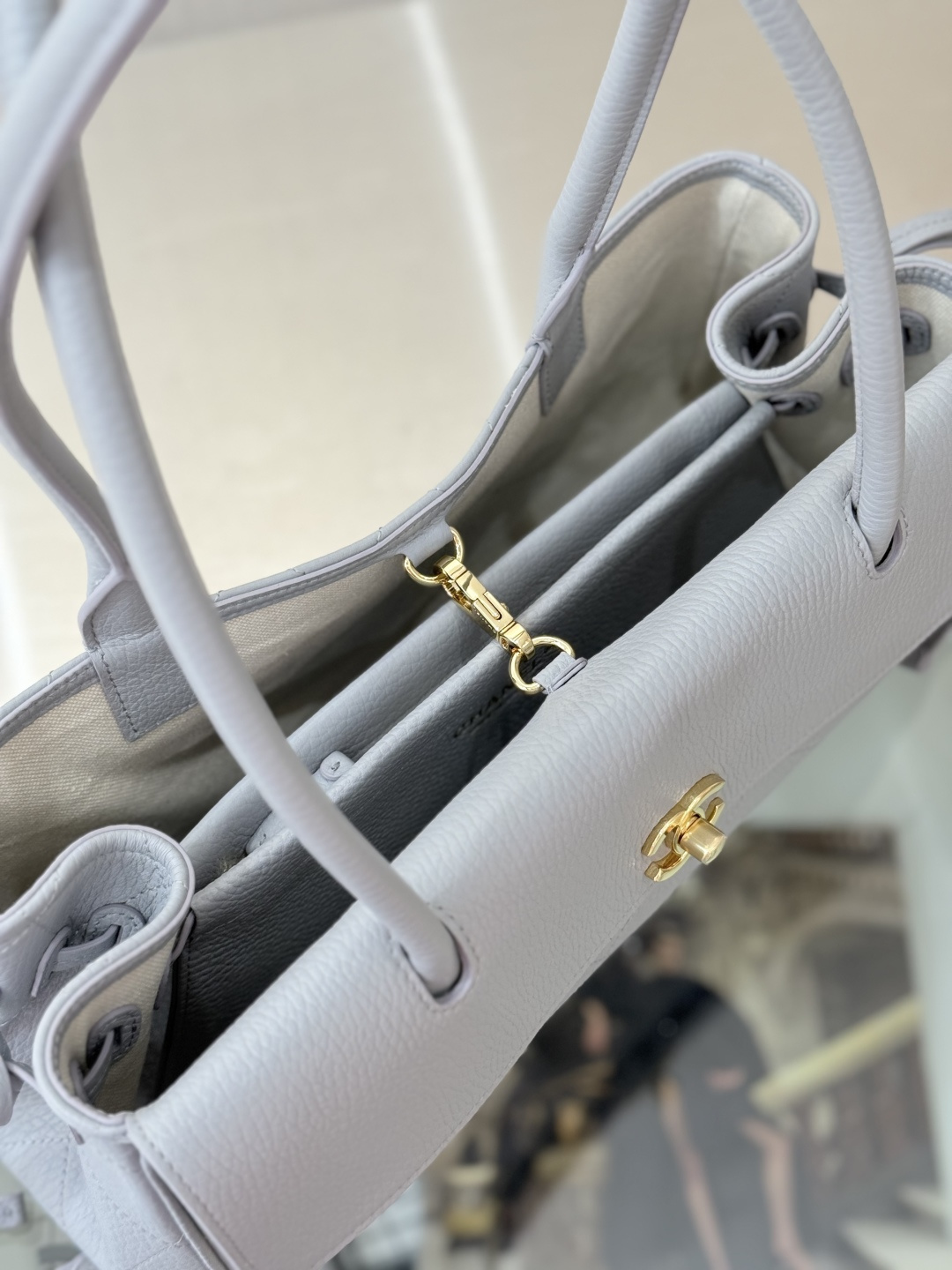 26P Cruise Preppy Coco Bowling Bag in Light Grey Caviar Leather with Gold-Tone Hardware - Mocuir