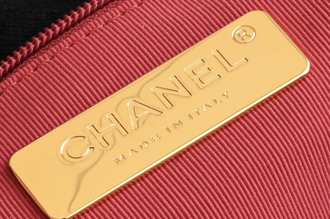 19 Large Flap Bag in Black Lambskin with Mixed Gold & Silver Hardware (Model AS1160) - Mocuir