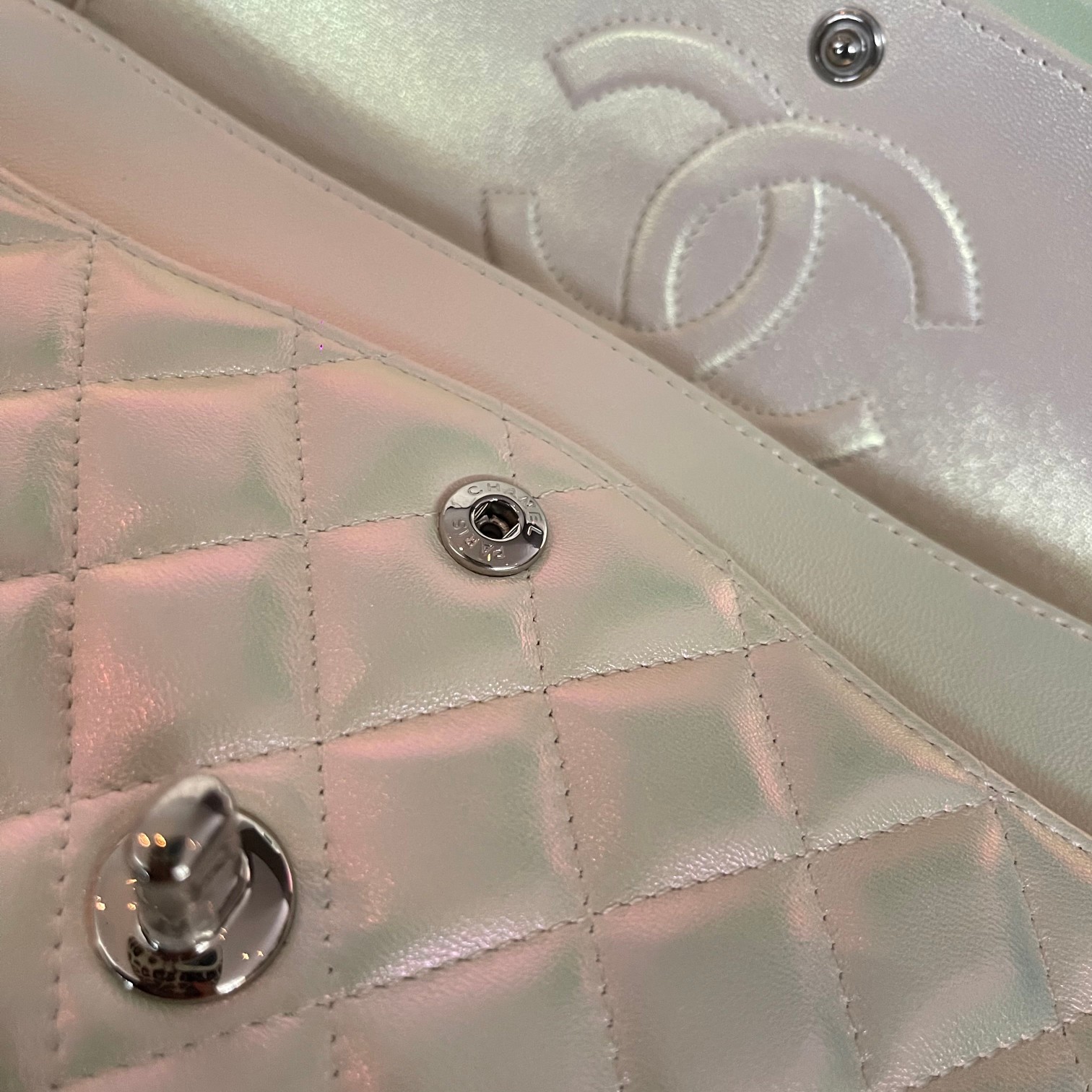 Classic Flap Bag（Pearl white/Silver logo） - Mocuir