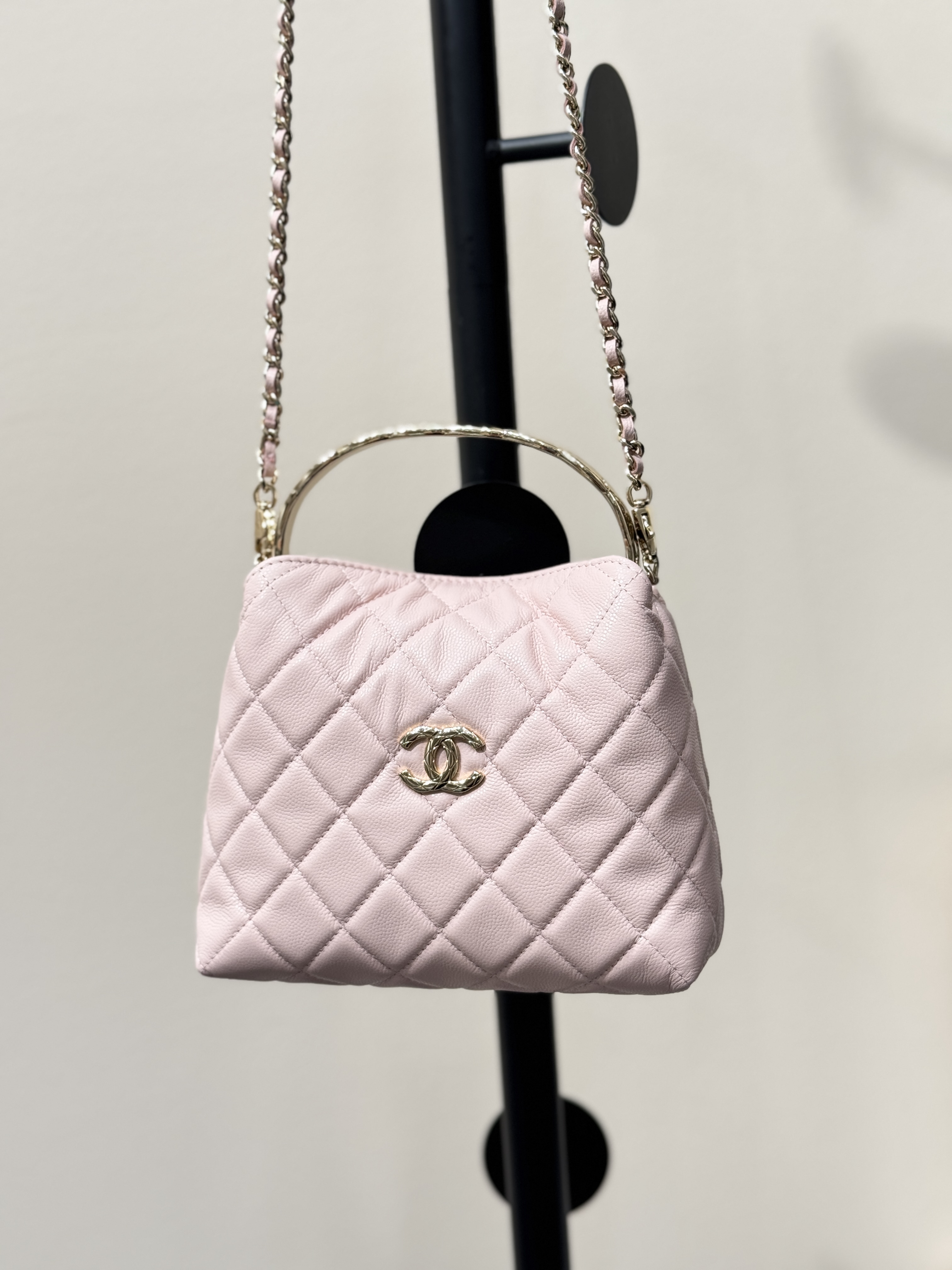 Metal Handle Bucket Bag（Pink） - Mocuir