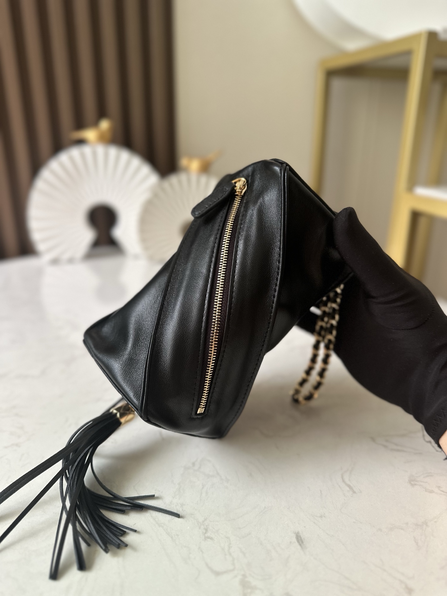 Black Lambskin Quilted Lantern Chain Shoulder Bag - Mocuir