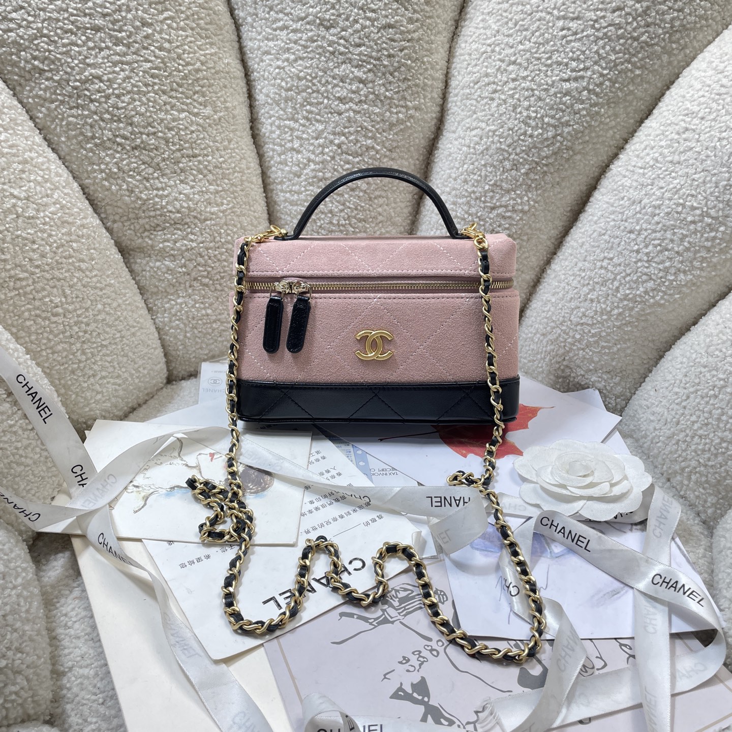 26S Slim Vanity Case with Chain in Sakura Pink Suede & Black Lambskin with Gold-Tone Hardware - Mocuir