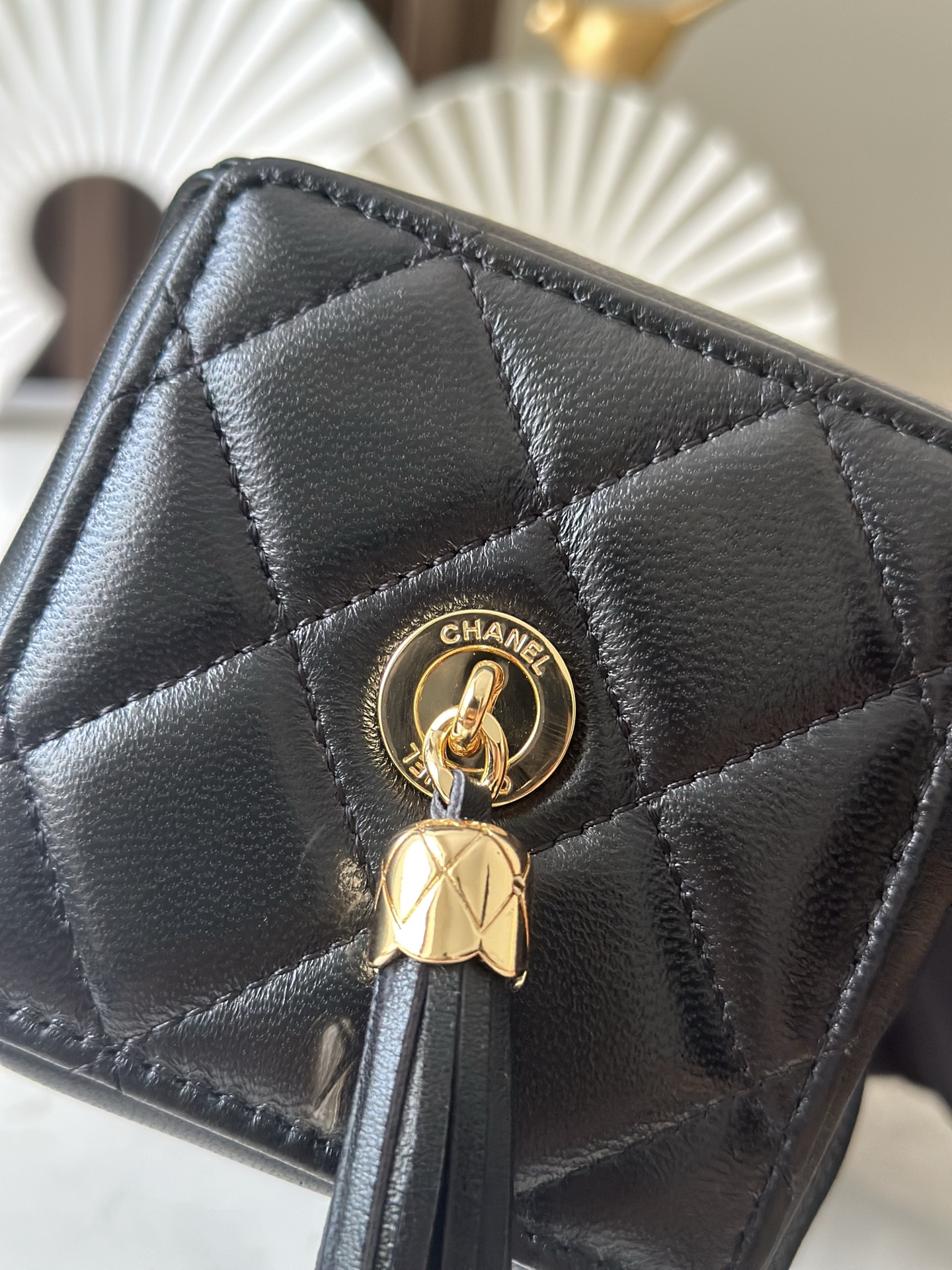 Black Lambskin Quilted Lantern Chain Shoulder Bag - Mocuir