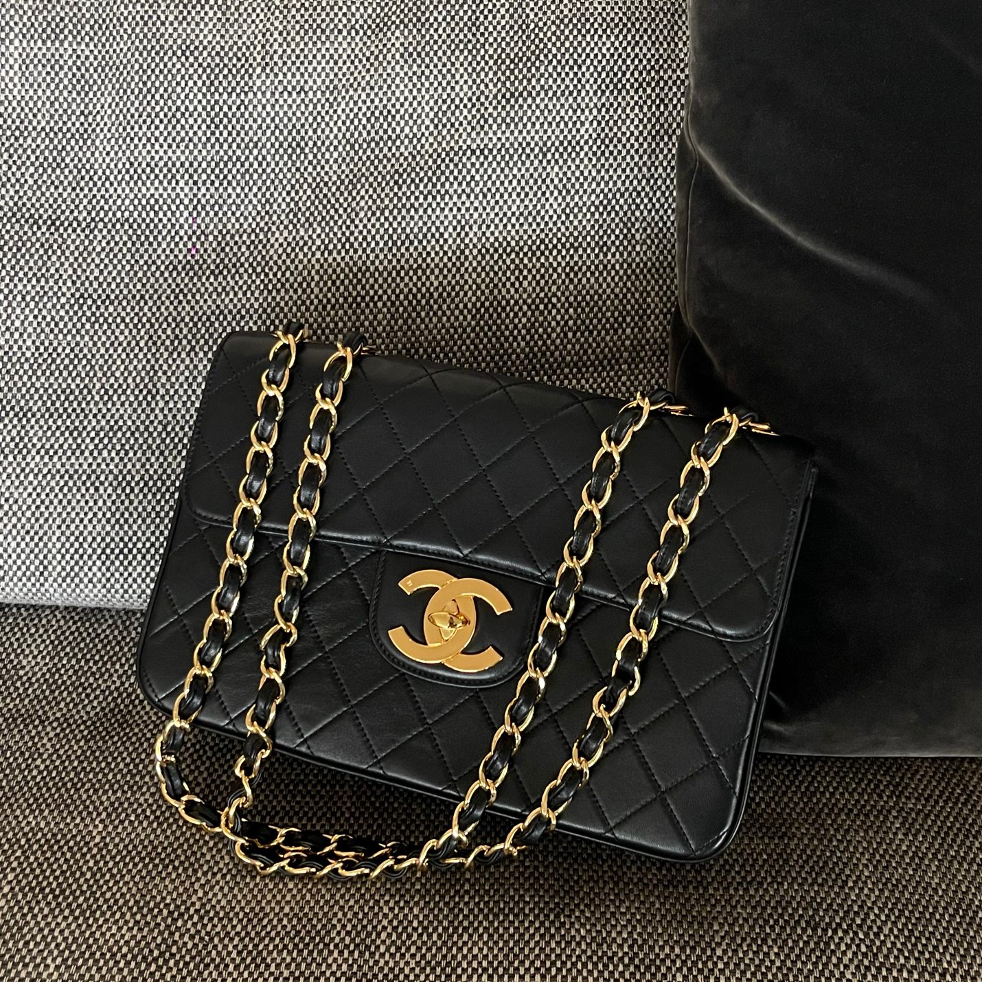 Classic Flap Quilted Lambskin Shoulder Bag in Black (Gold Hardware) - Mocuir