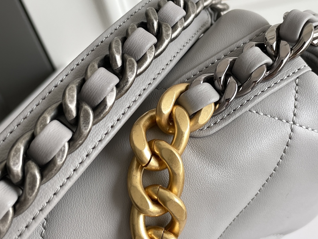 19 Handbag in Grey Quilted Shiny Lambskin with Gold-Tone, Silver-Tone & Ruthenium-Finish Metal (Model AS1160) - Mocuir