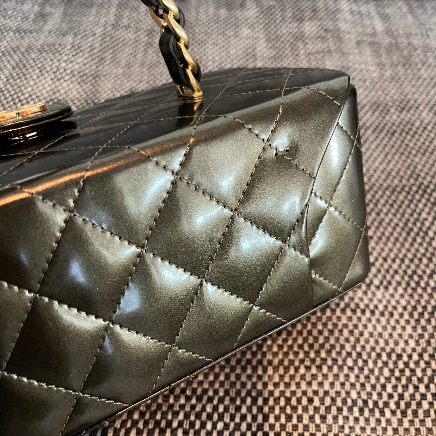 25C Long Quilted Patent Leather Vanity Case in Dark Olive Green - Mocuir