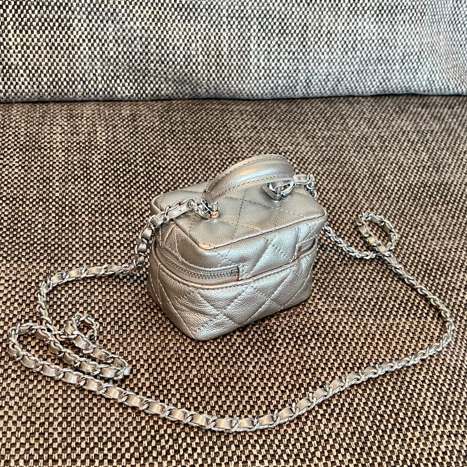 Silver Metallic Quilted Caviar Leather Mini Vanity Case with Handle and Silver-Tone Chain - Mocuir