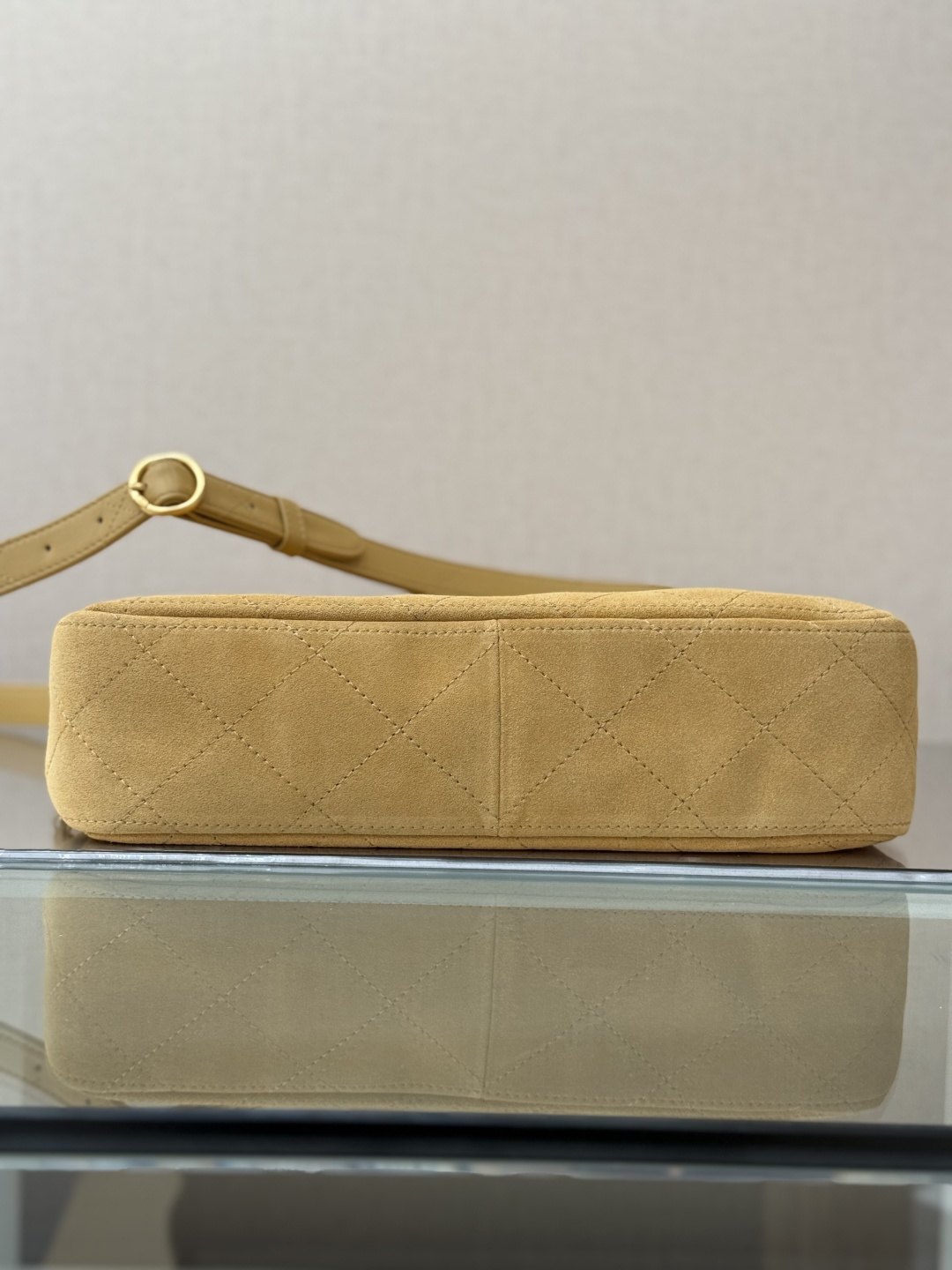 suede quilted Hobo bag from the 26C Cruise collection（Ginger Yellow） - Mocuir