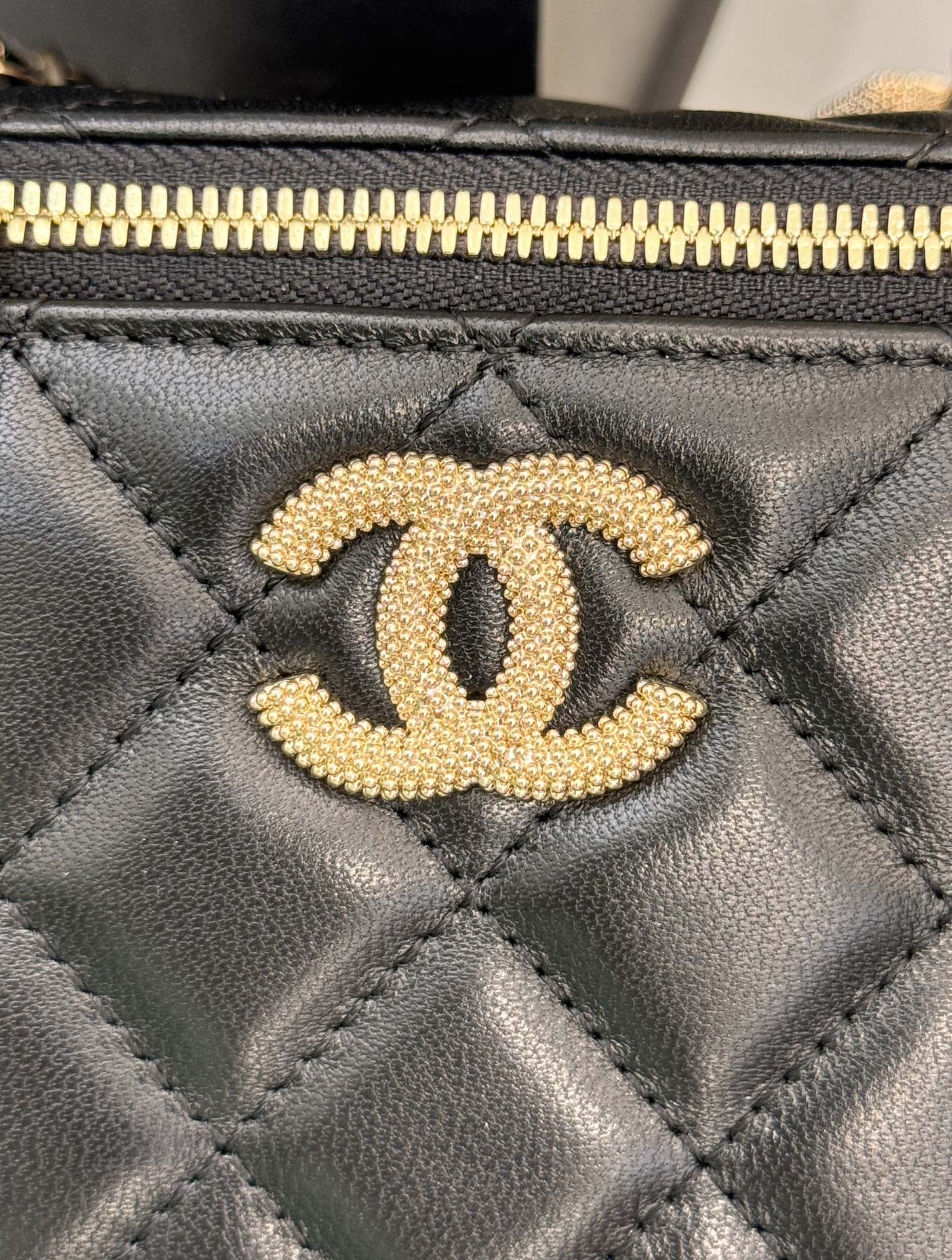 Long Vanity Case with Chain in Black Quilted Calfskin with Crystal CC Logo & Light Gold-Tone Hardware - Mocuir