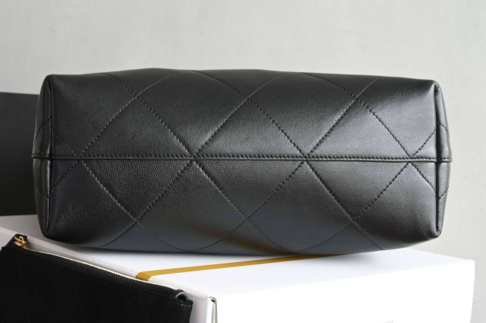 26C Cruise Collection Maxi Hobo Tote Bag in Black Lambskin with Gold-Tone Hardware (Model AS6095) - Mocuir