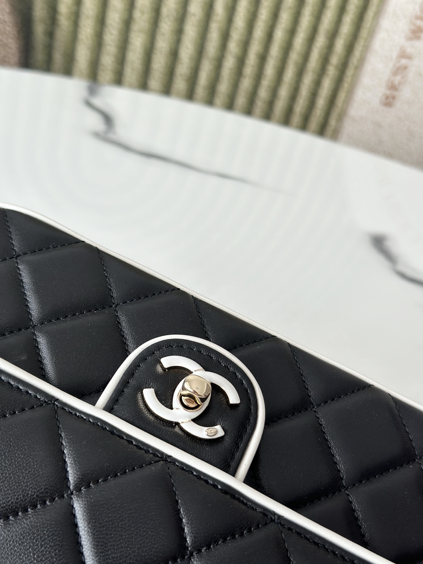 Medium Classic Flap Bag with White Trim in Black Lambskin with Gold-Tone Hardware - Mocuir