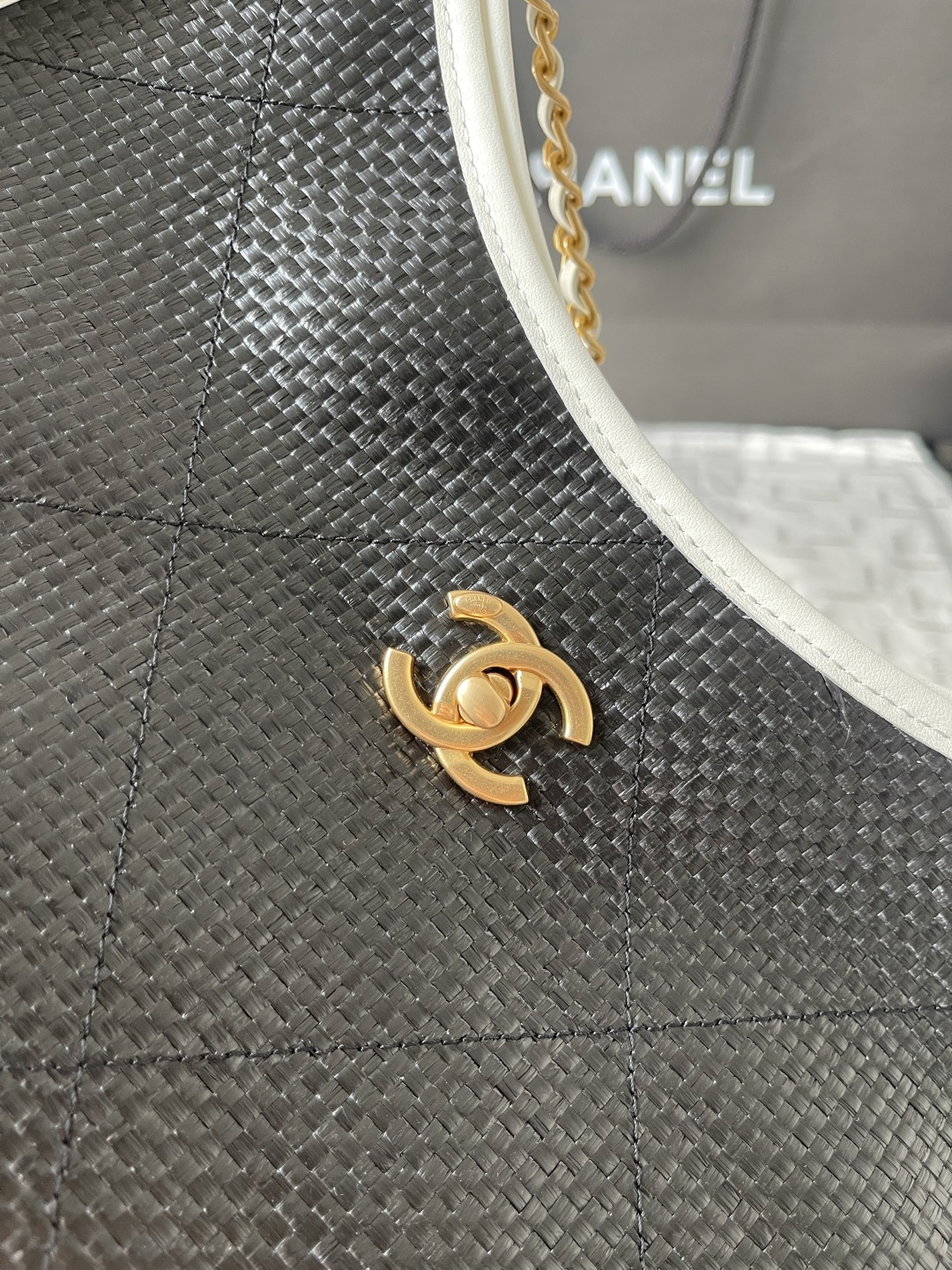 25C Woven Straw Large Tote Handbag with White Calfskin Trim and Gold-Tone Hardware - Mocuir