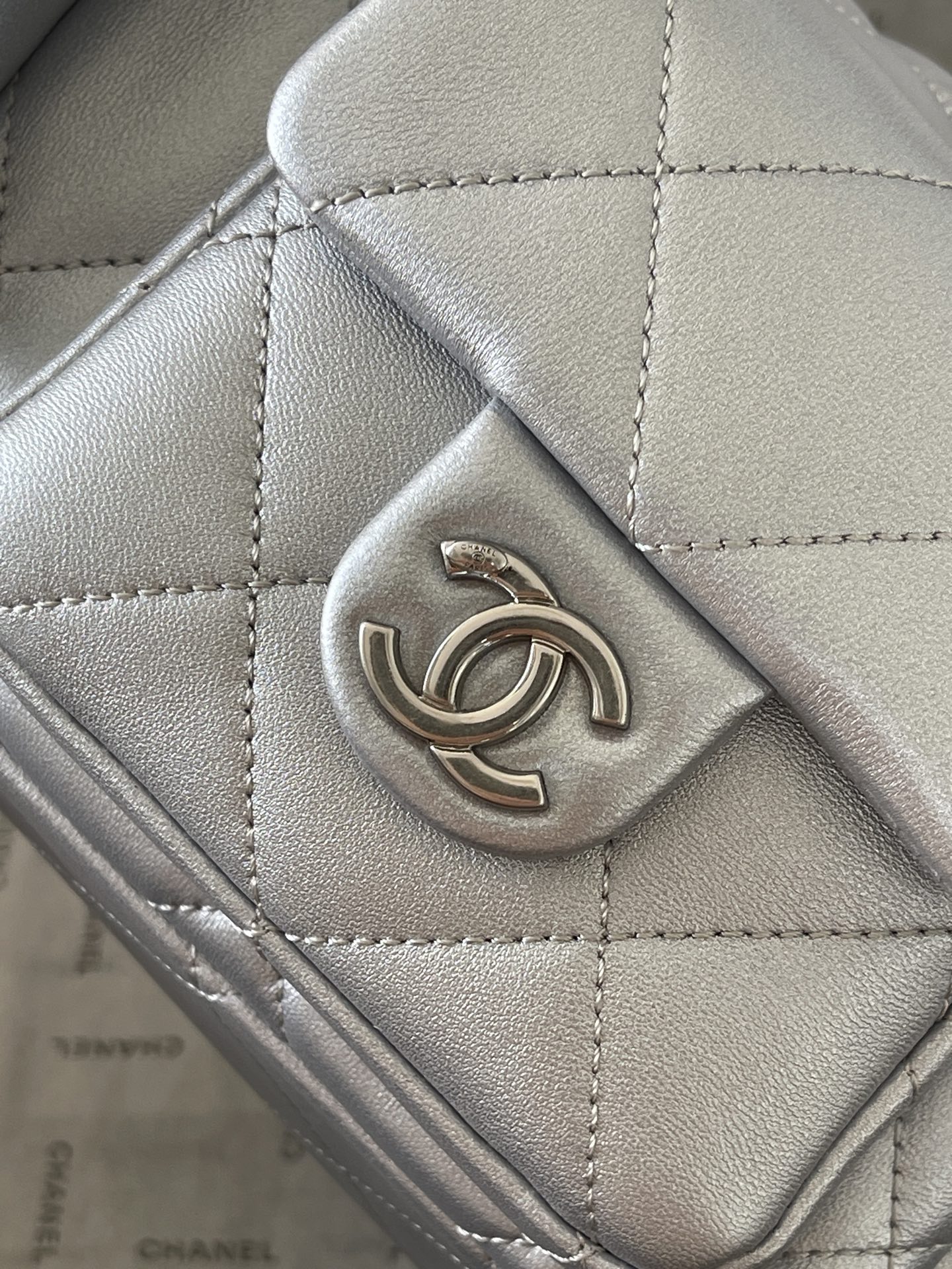 25C Multi-Pocket Hobo Bag in Metallic Silver Quilted Lambskin with Silver-Tone Hardware - Mocuir