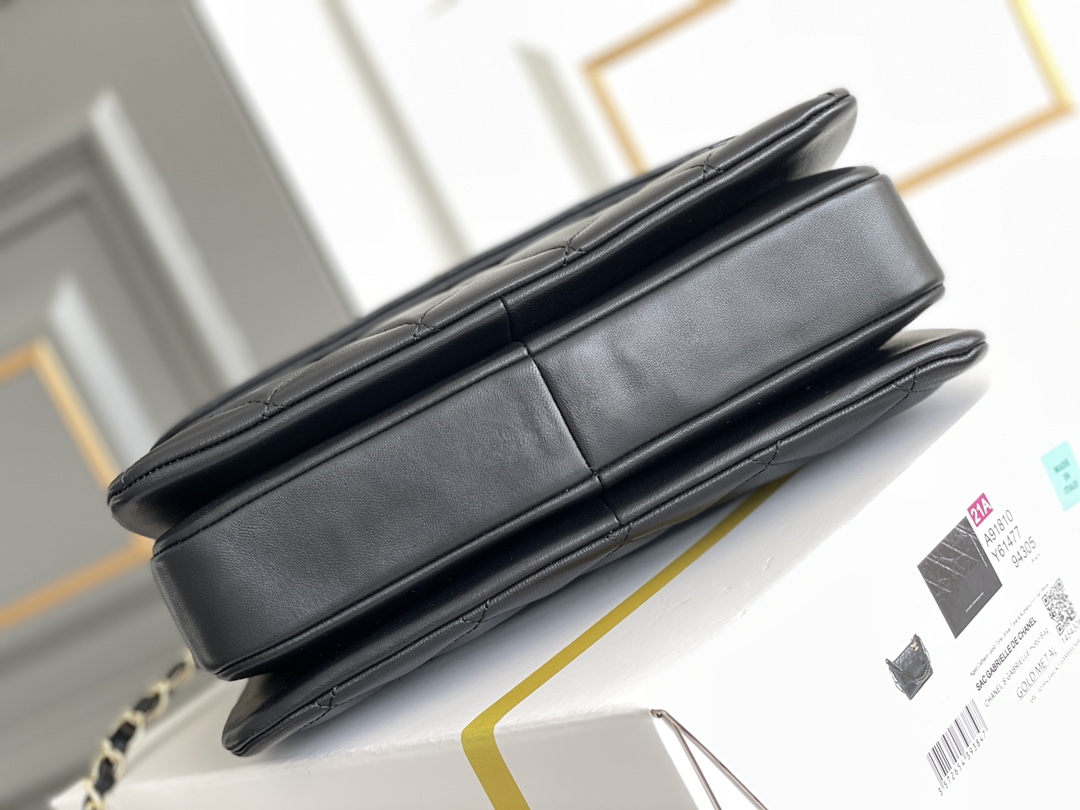 Trendy CC Small Top Handle Flap Bag in Black Quilted Lambskin with Gold-Tone Hardware (Model A92236) - Mocuir