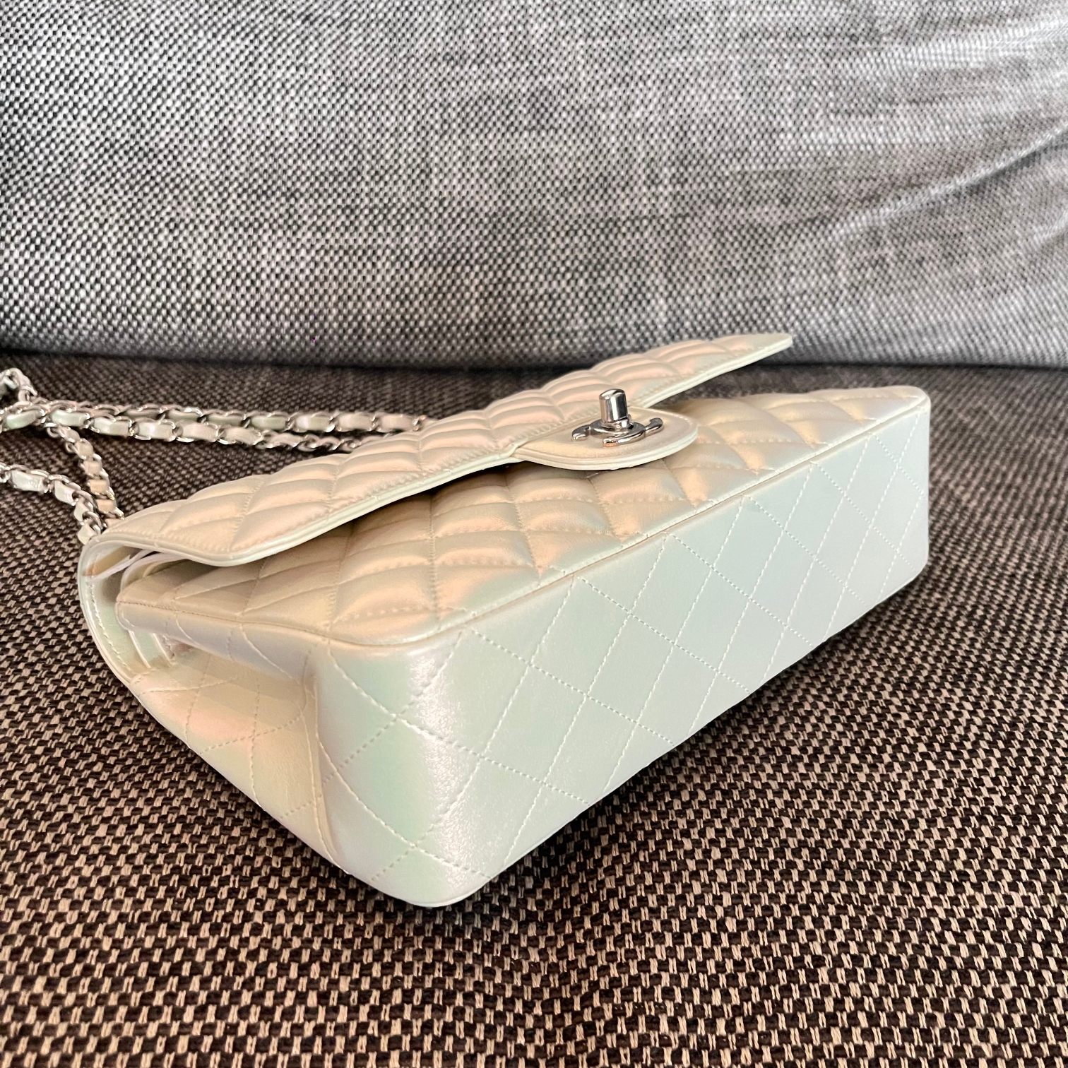 Classic Flap Bag（Pearl white/Silver logo） - Mocuir