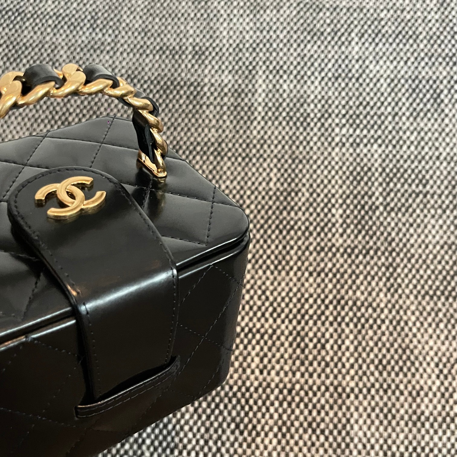 25C Small Quilted Lambskin Vanity Case in Black - Mocuir